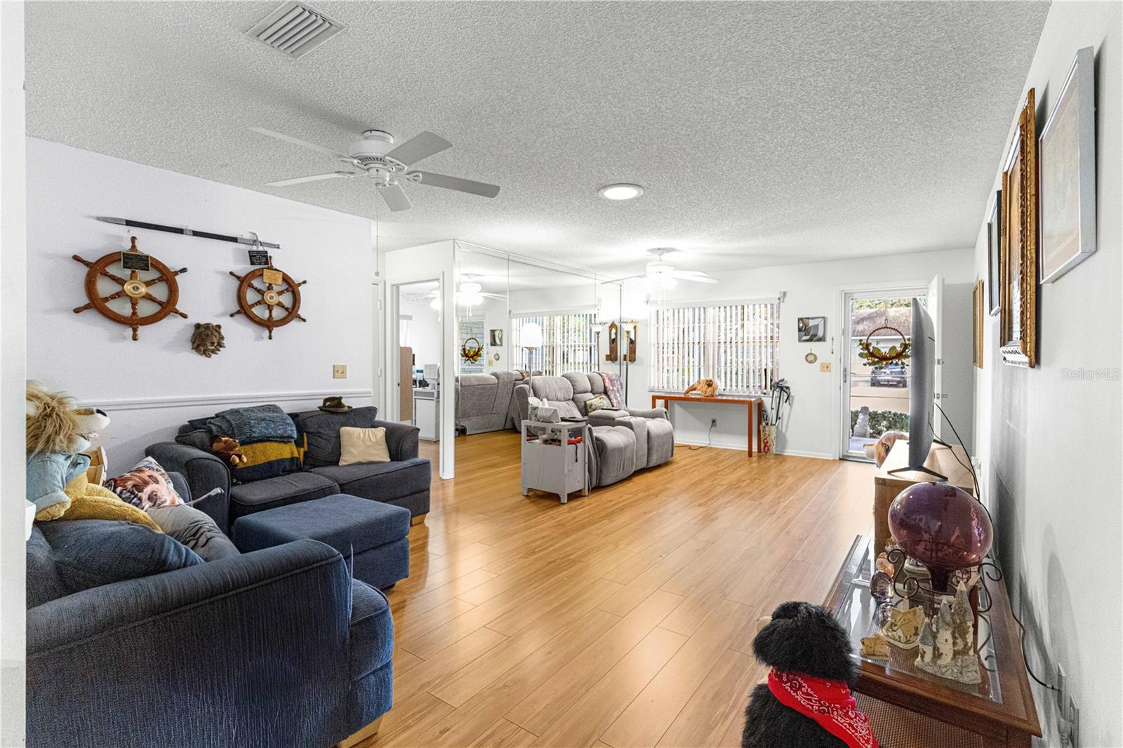 ON TOP OF THE WORLD - Residential