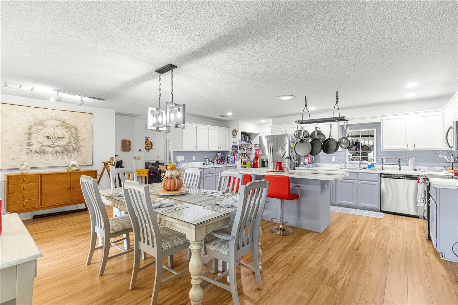 ON TOP OF THE WORLD - Residential