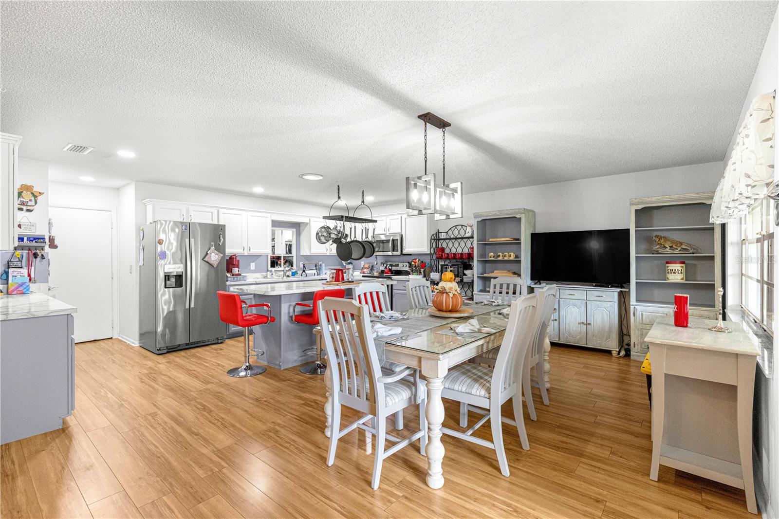 ON TOP OF THE WORLD - Residential