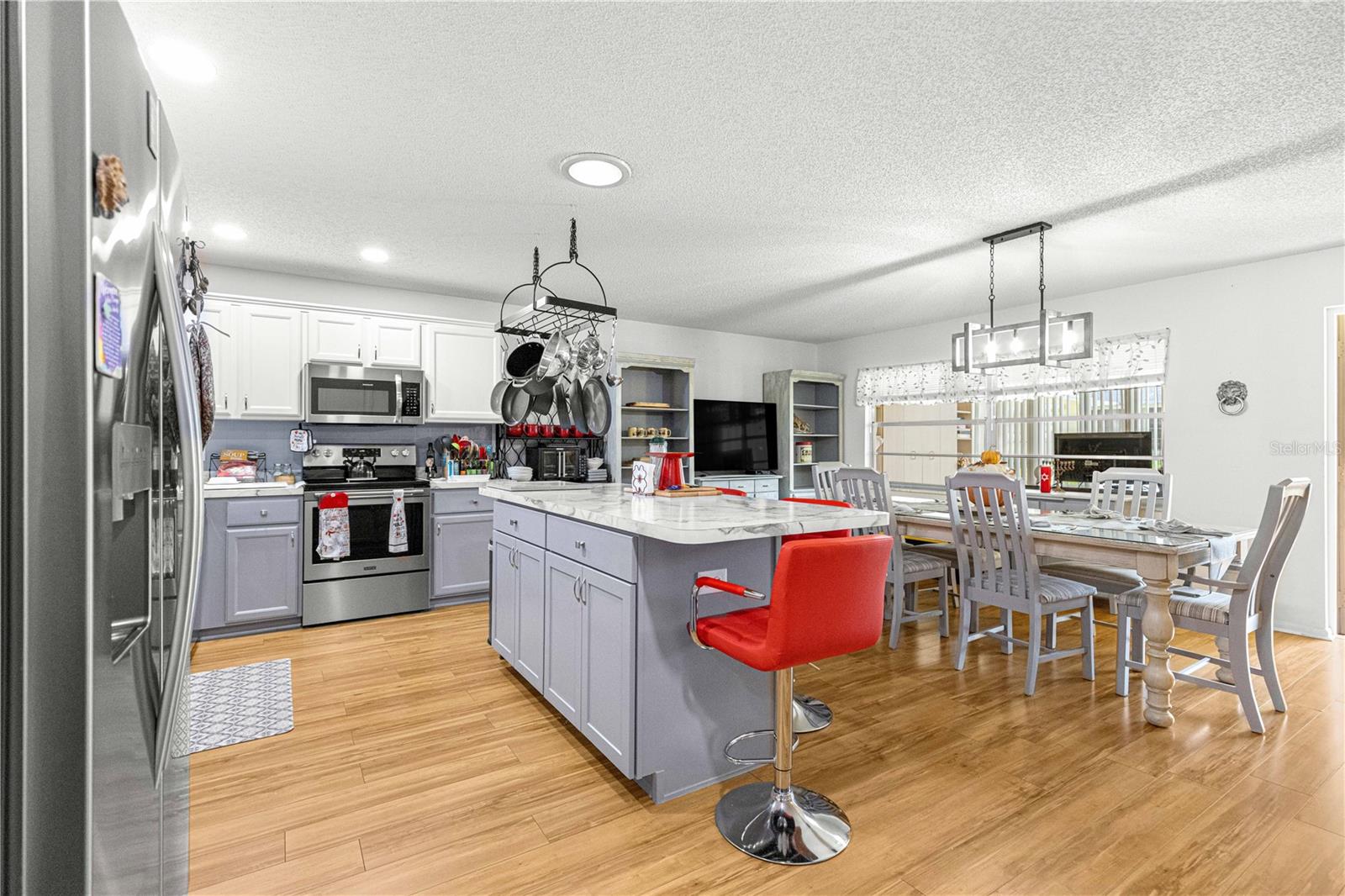 ON TOP OF THE WORLD - Residential