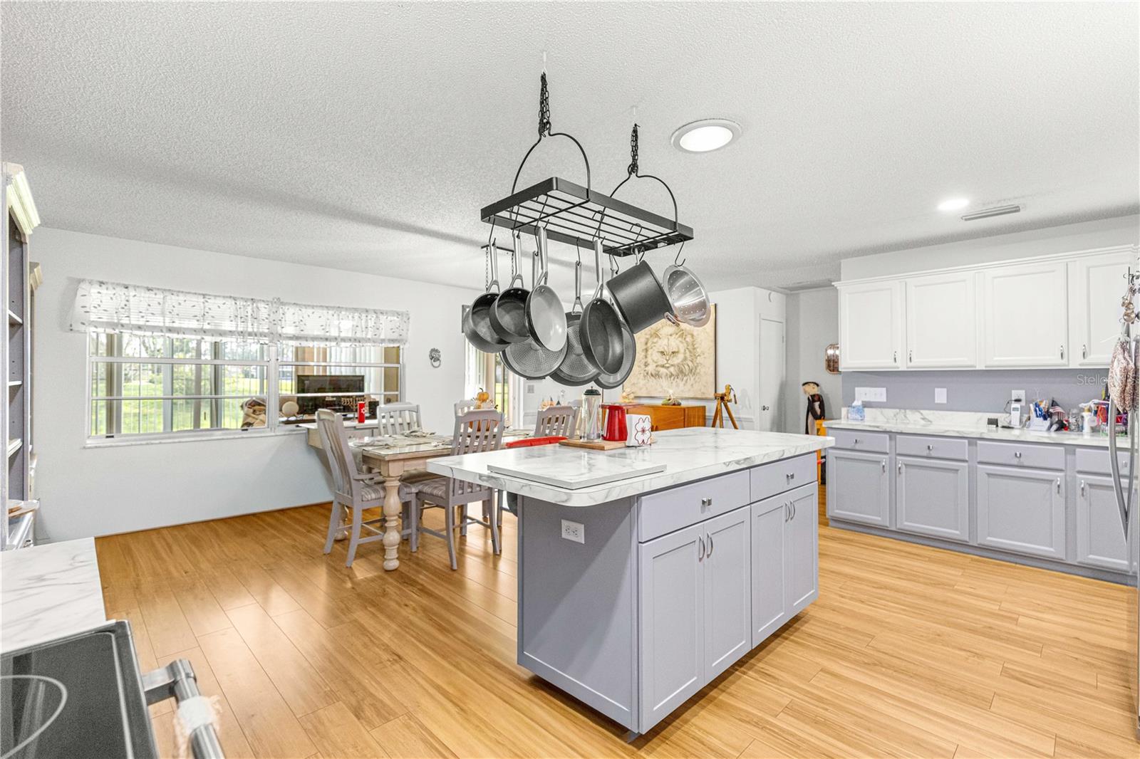 ON TOP OF THE WORLD - Residential