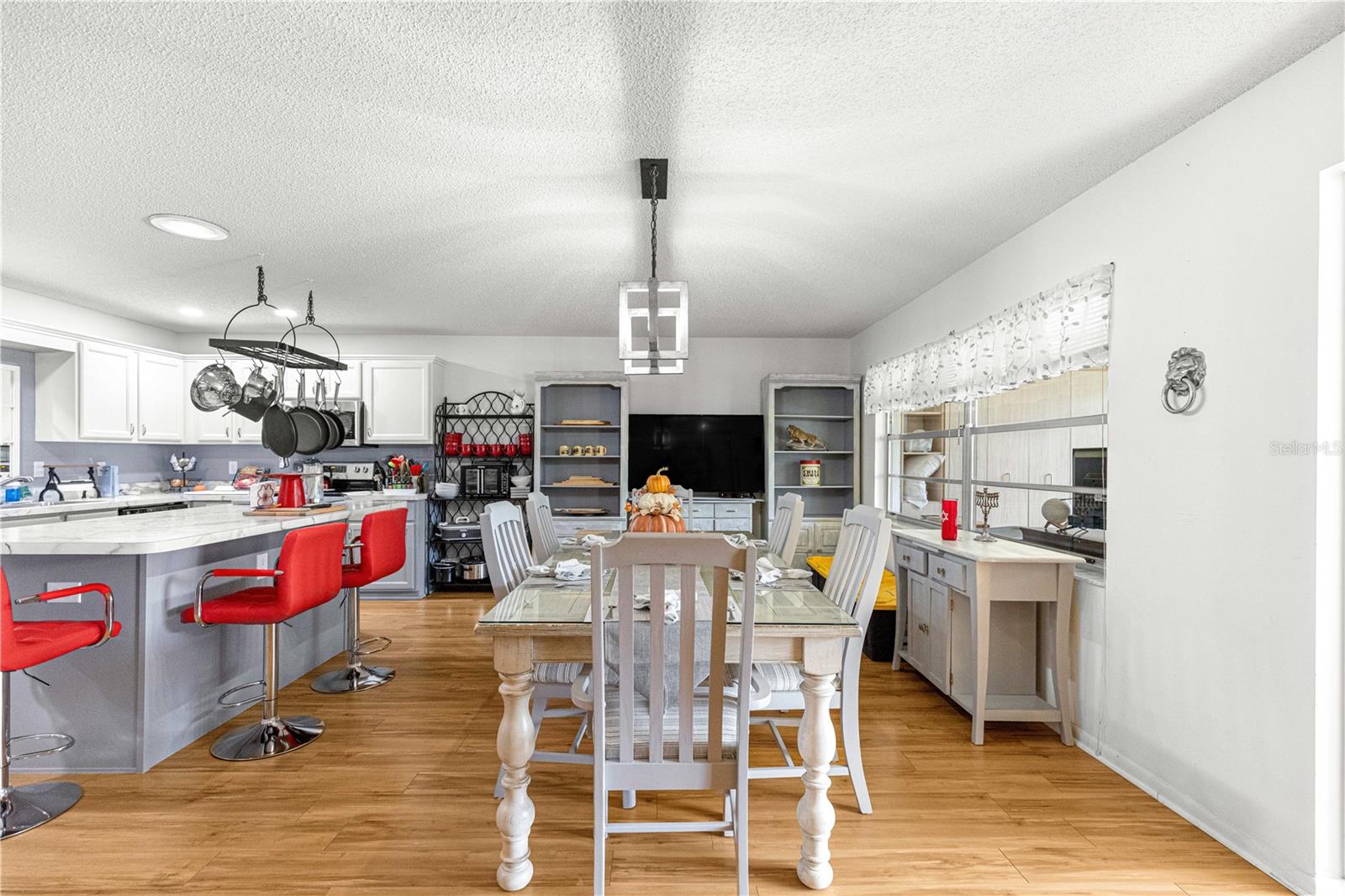 ON TOP OF THE WORLD - Residential