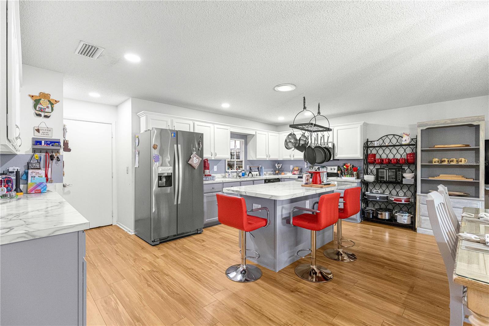 ON TOP OF THE WORLD - Residential