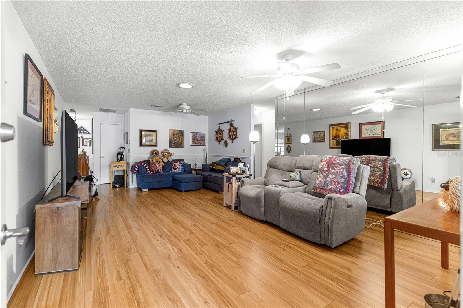 ON TOP OF THE WORLD - Residential