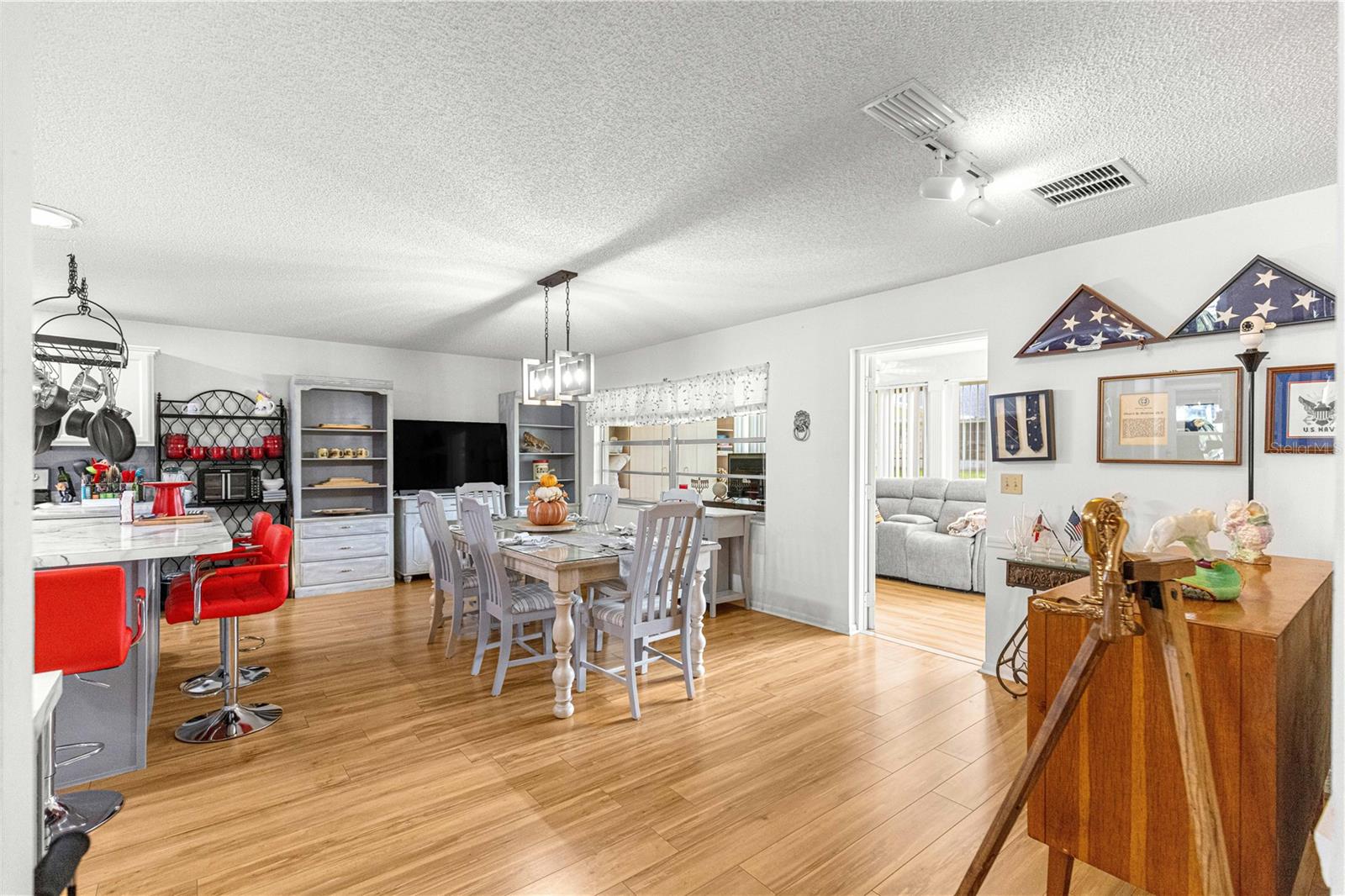 ON TOP OF THE WORLD - Residential