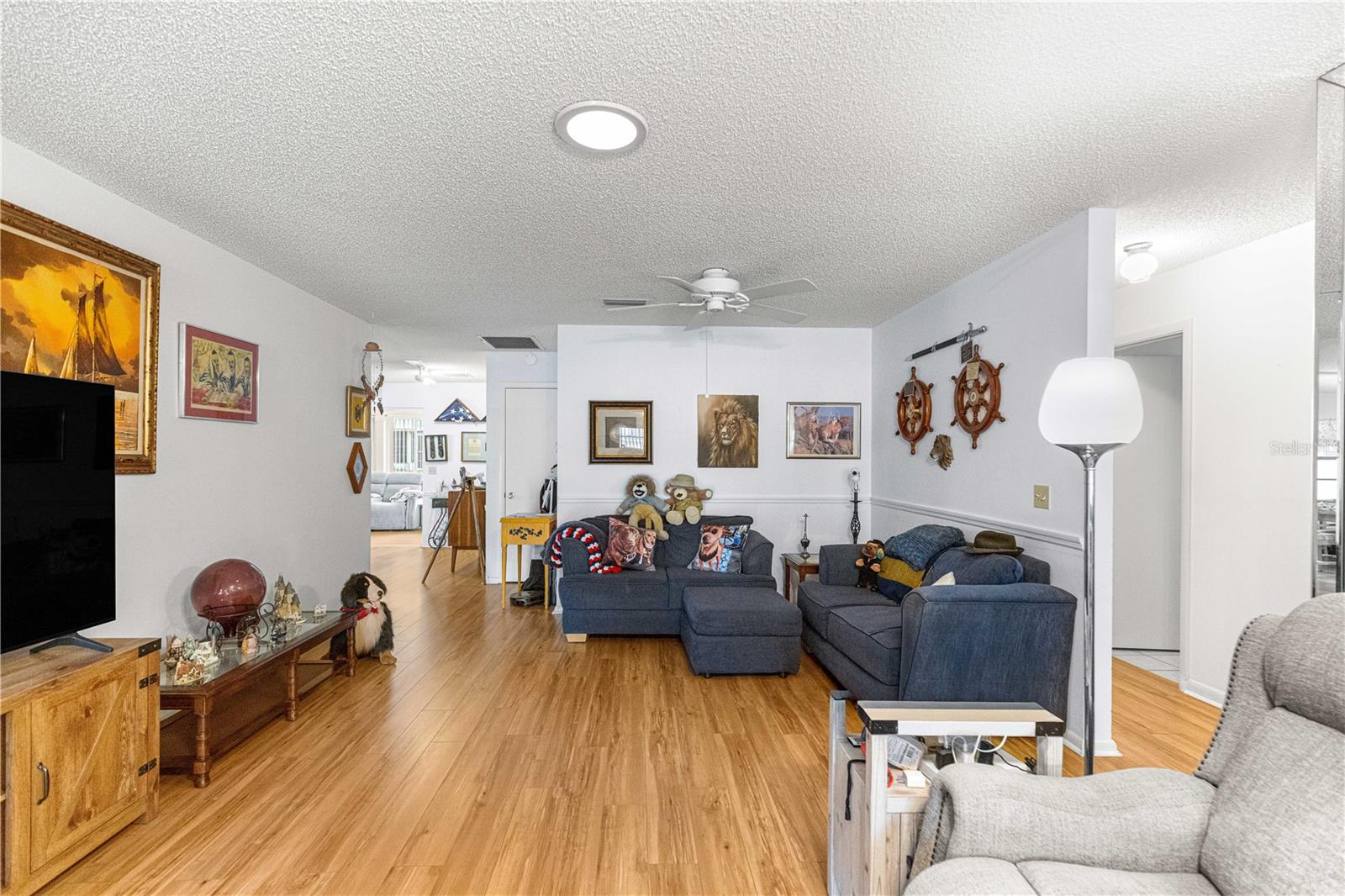 ON TOP OF THE WORLD - Residential