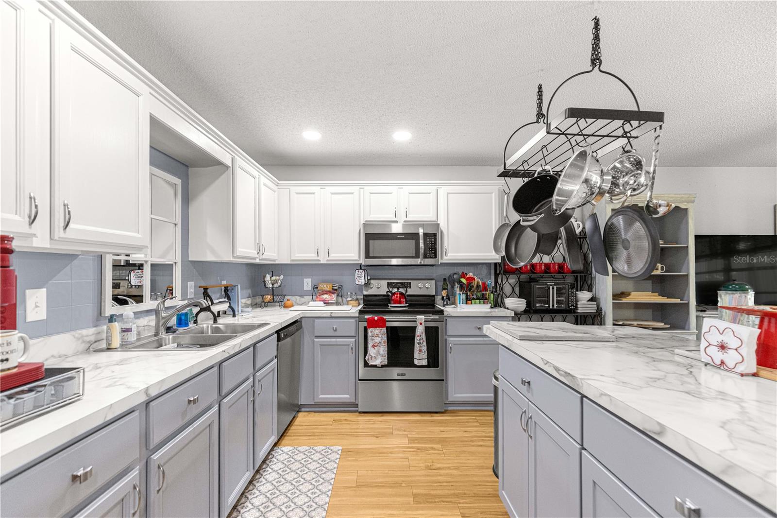 ON TOP OF THE WORLD - Residential