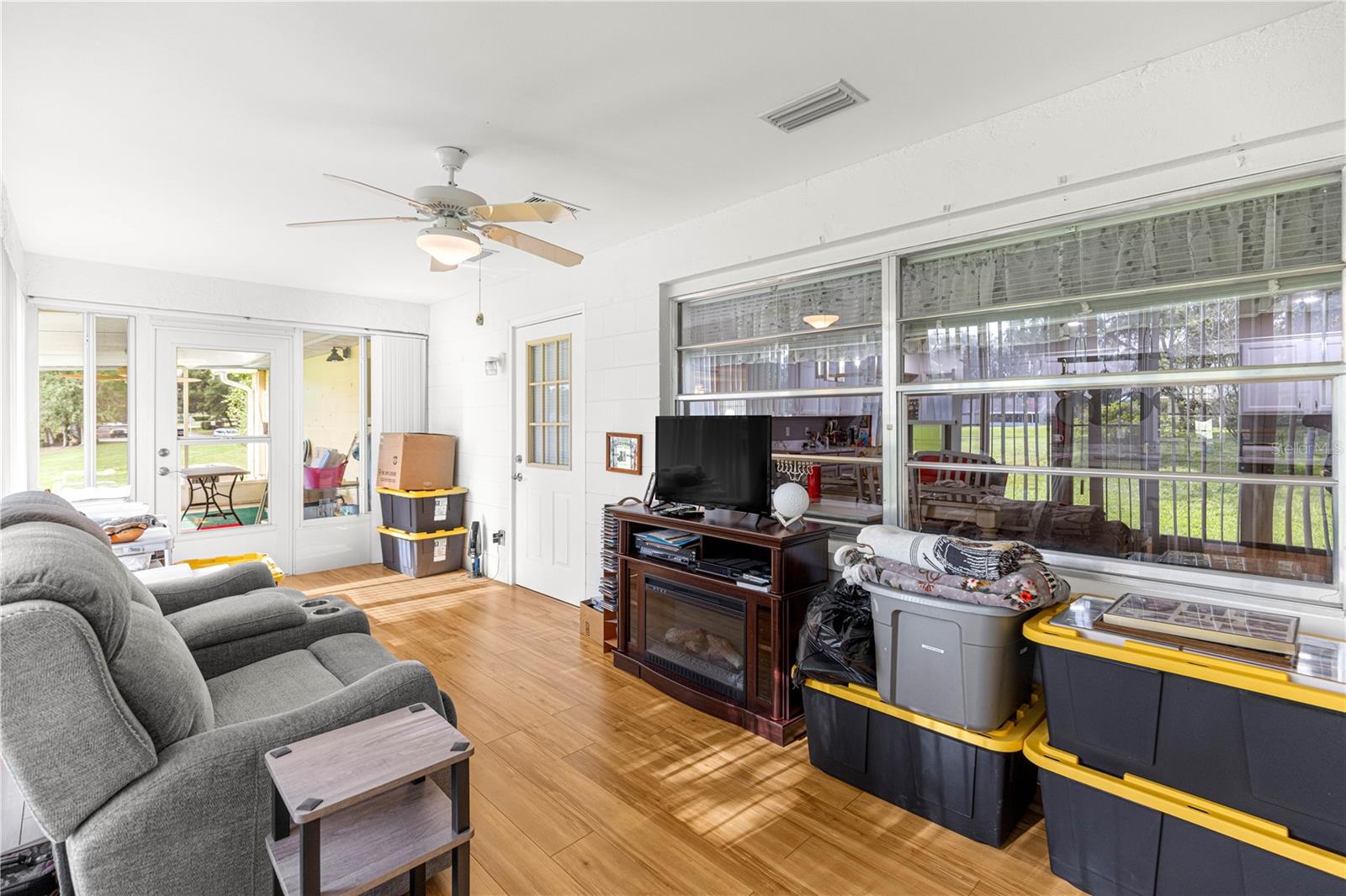 ON TOP OF THE WORLD - Residential