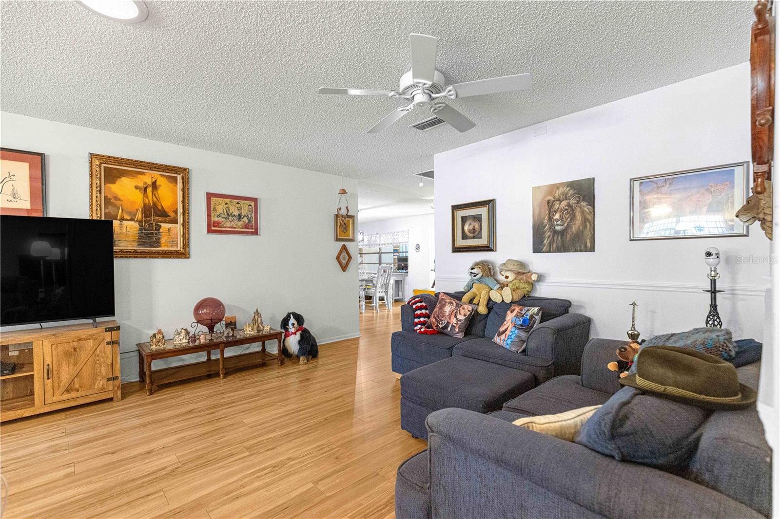 ON TOP OF THE WORLD - Residential