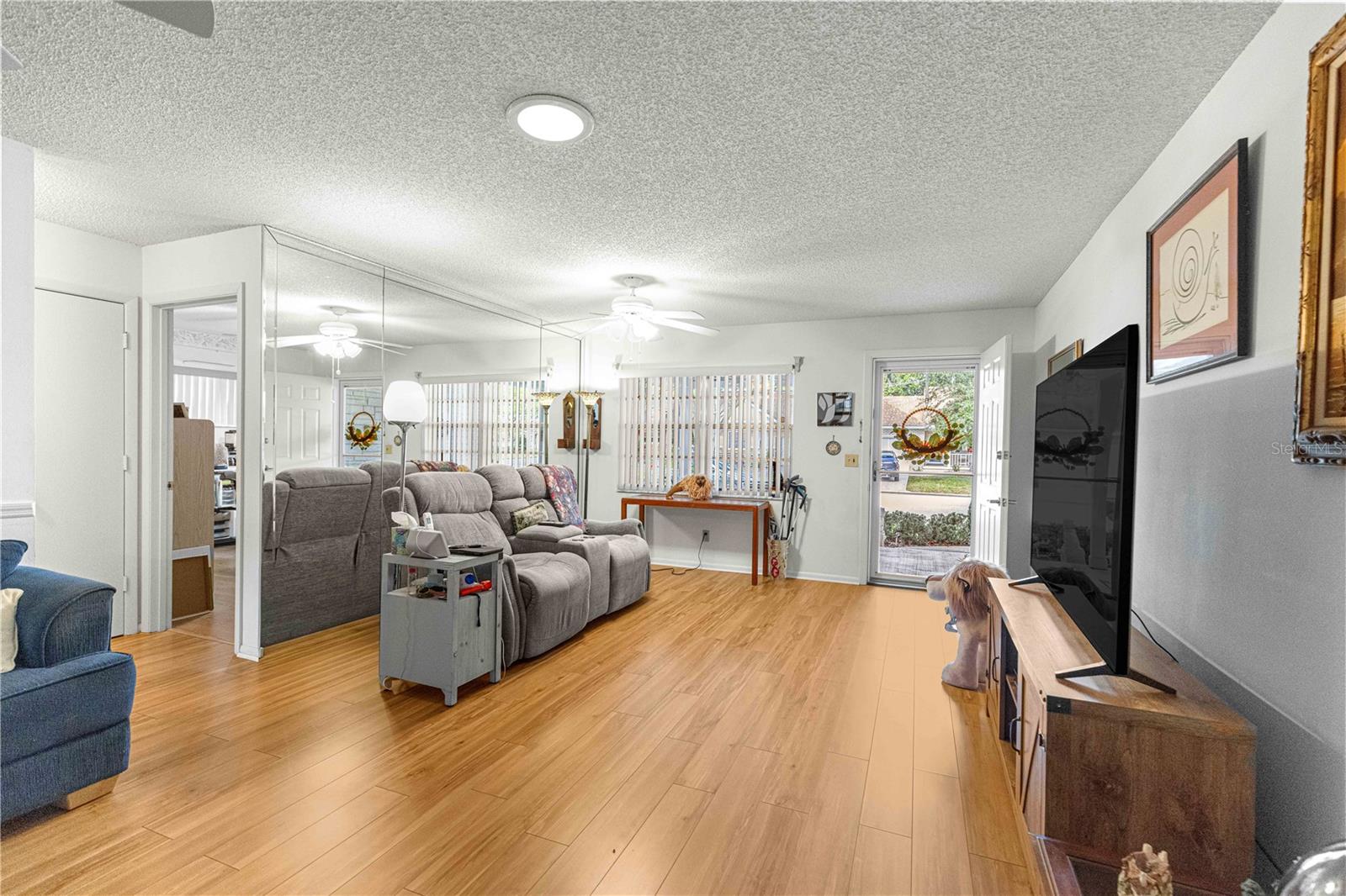 ON TOP OF THE WORLD - Residential