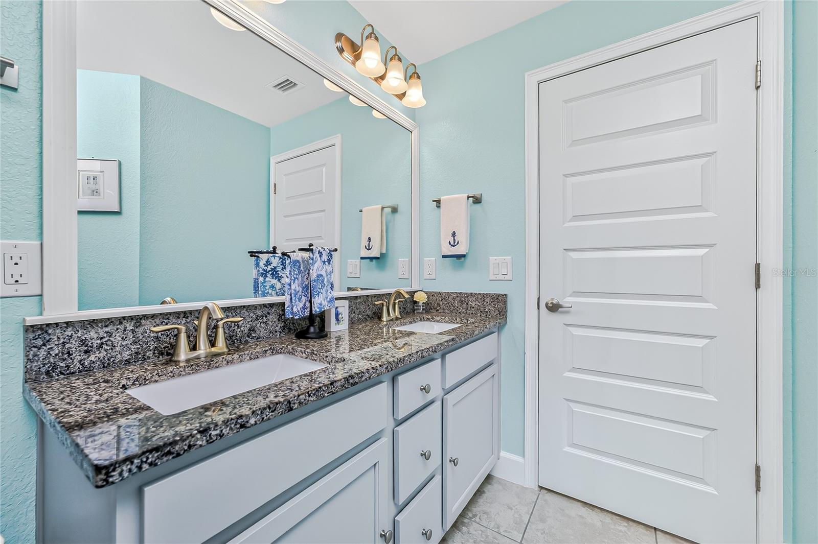 ROTONDA LAKES - Residential