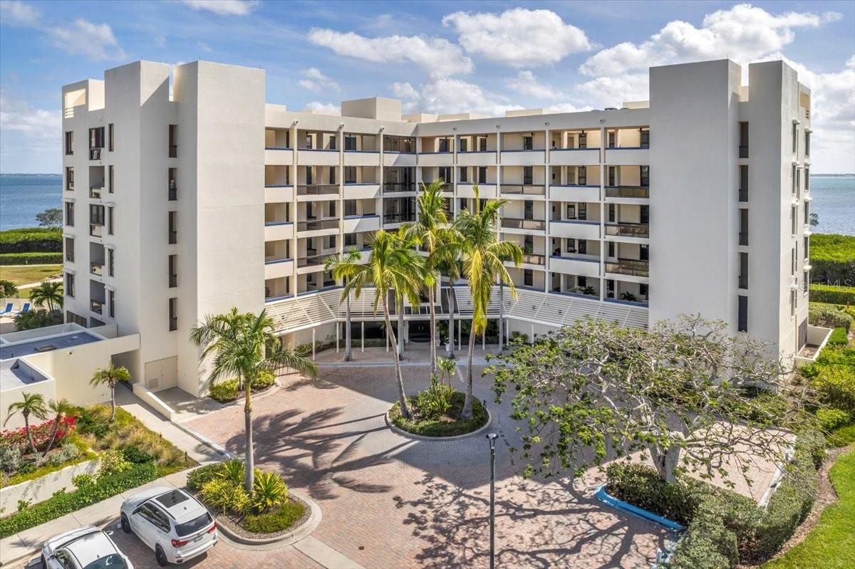2016 HARBOURSIDE DRIVE 332