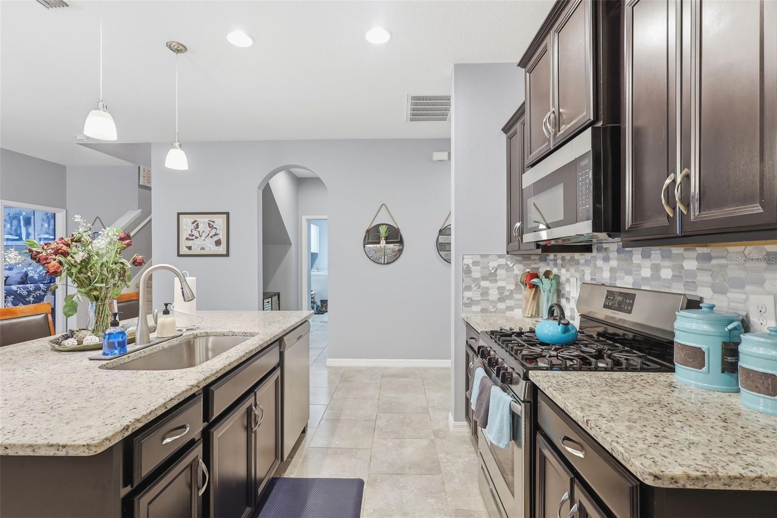 737 E VICTORIA TRAILS BOULEVARD