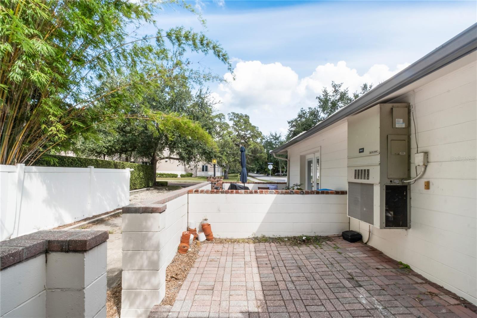 CHEROKEE PARK - Residential Lease
