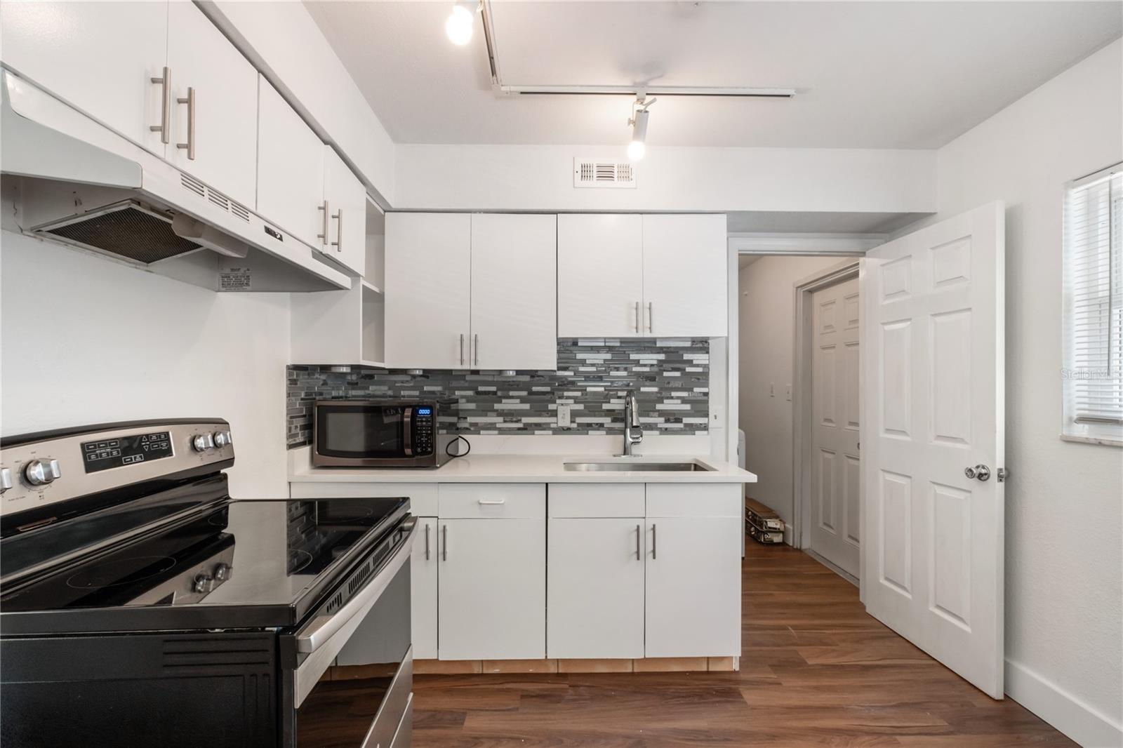 CHEROKEE PARK - Residential Lease
