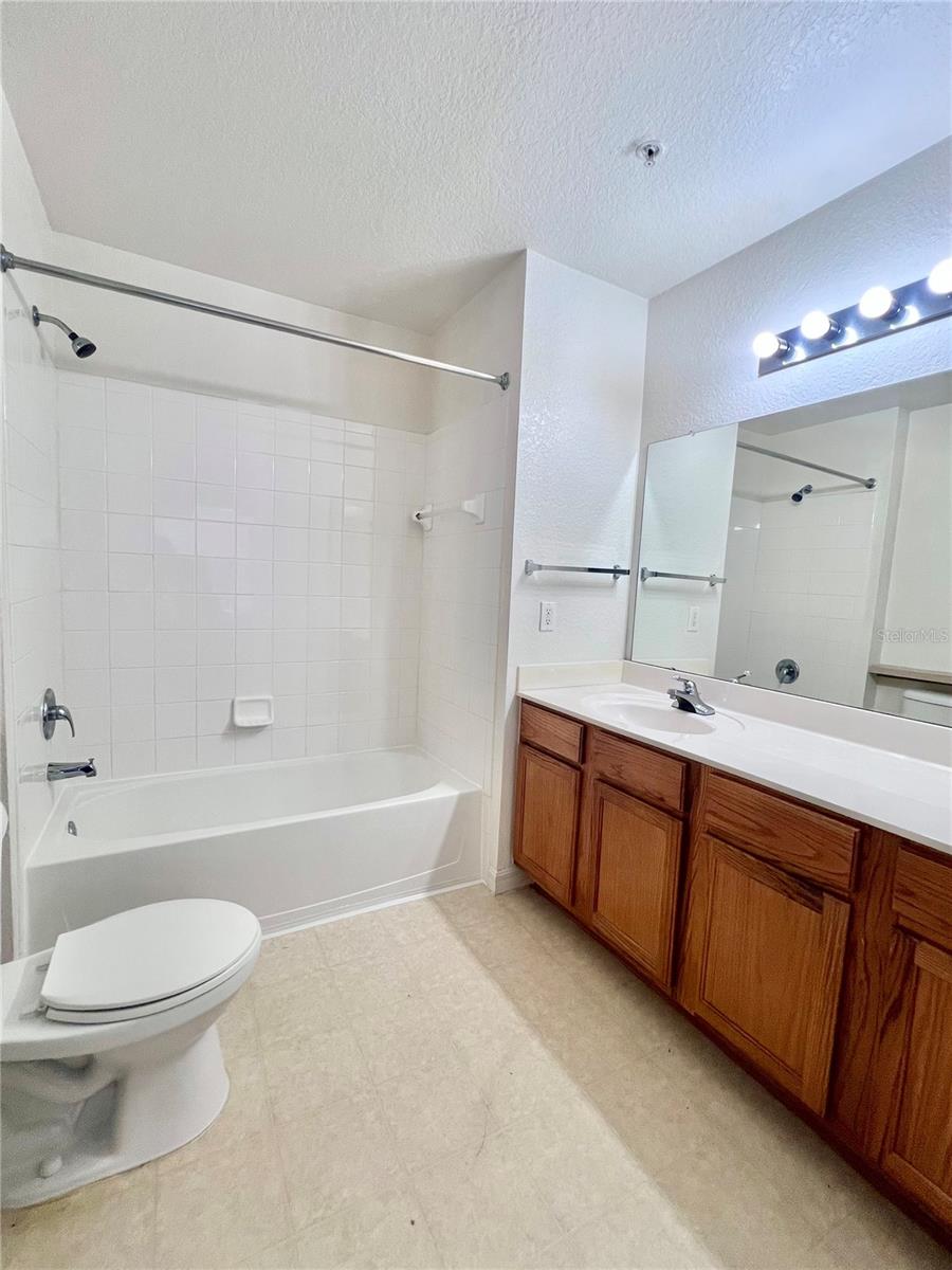 VENETIAN BAY VILLAGES CONDO PHASE 2 CB 7 PGS 26-27 - Residential