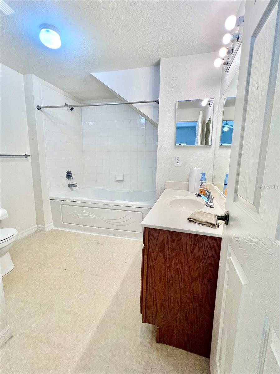 VENETIAN BAY VILLAGES CONDO PHASE 2 CB 7 PGS 26-27 - Residential