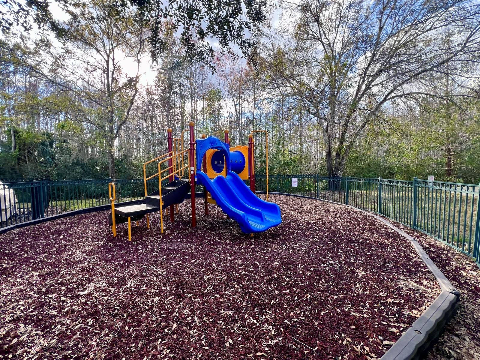 VENETIAN BAY VILLAGES CONDO PHASE 2 CB 7 PGS 26-27 - Residential