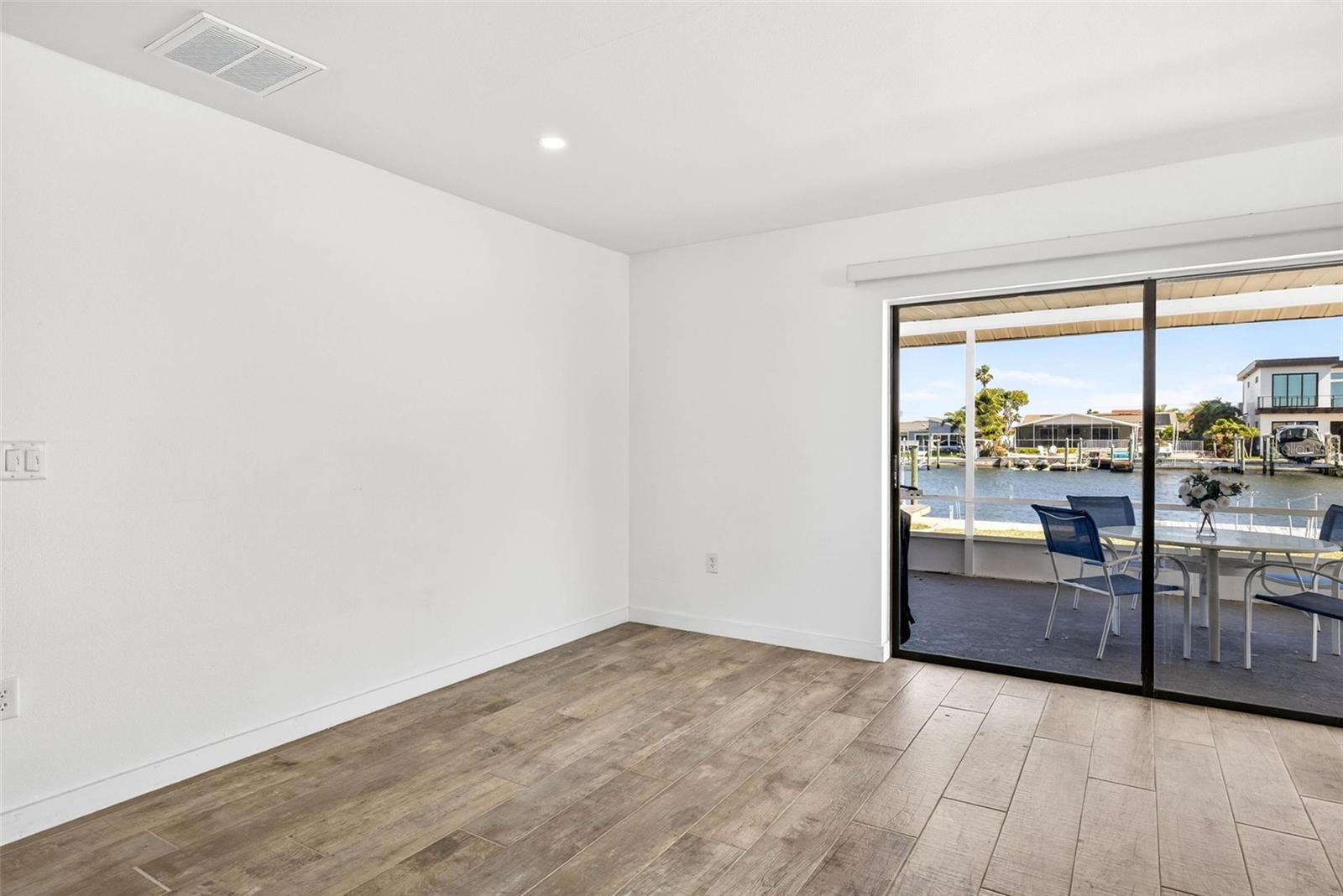 FLOR A MAR - Residential