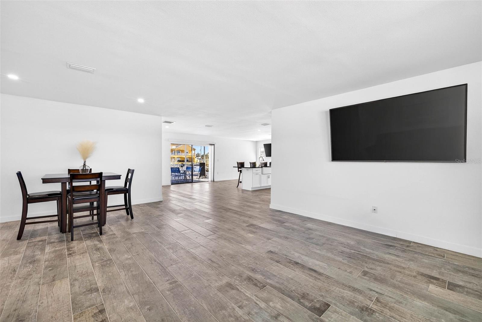 FLOR A MAR - Residential