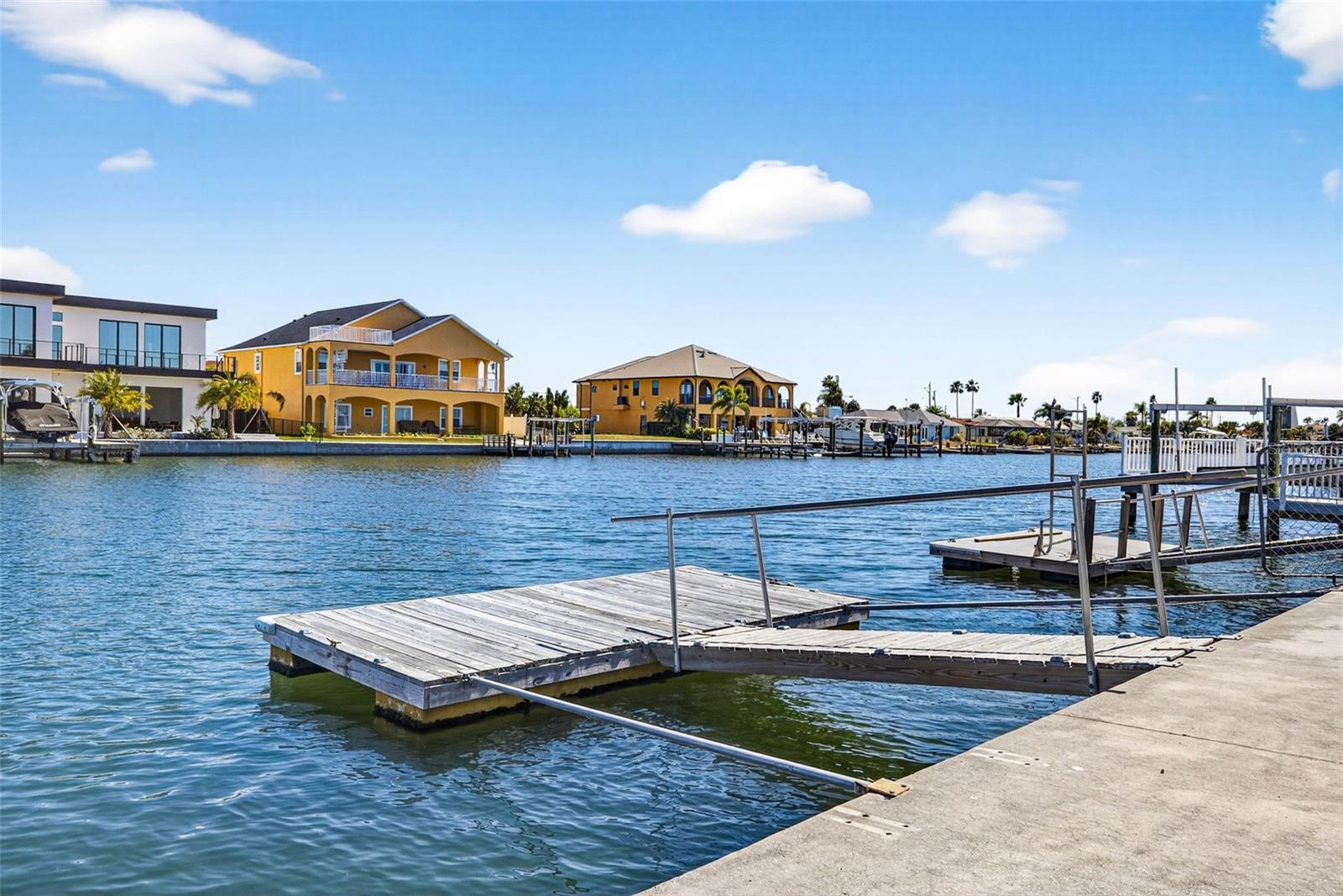 FLOR A MAR - Residential