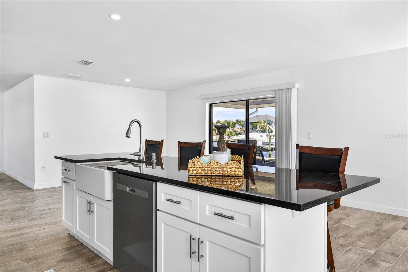 FLOR A MAR - Residential