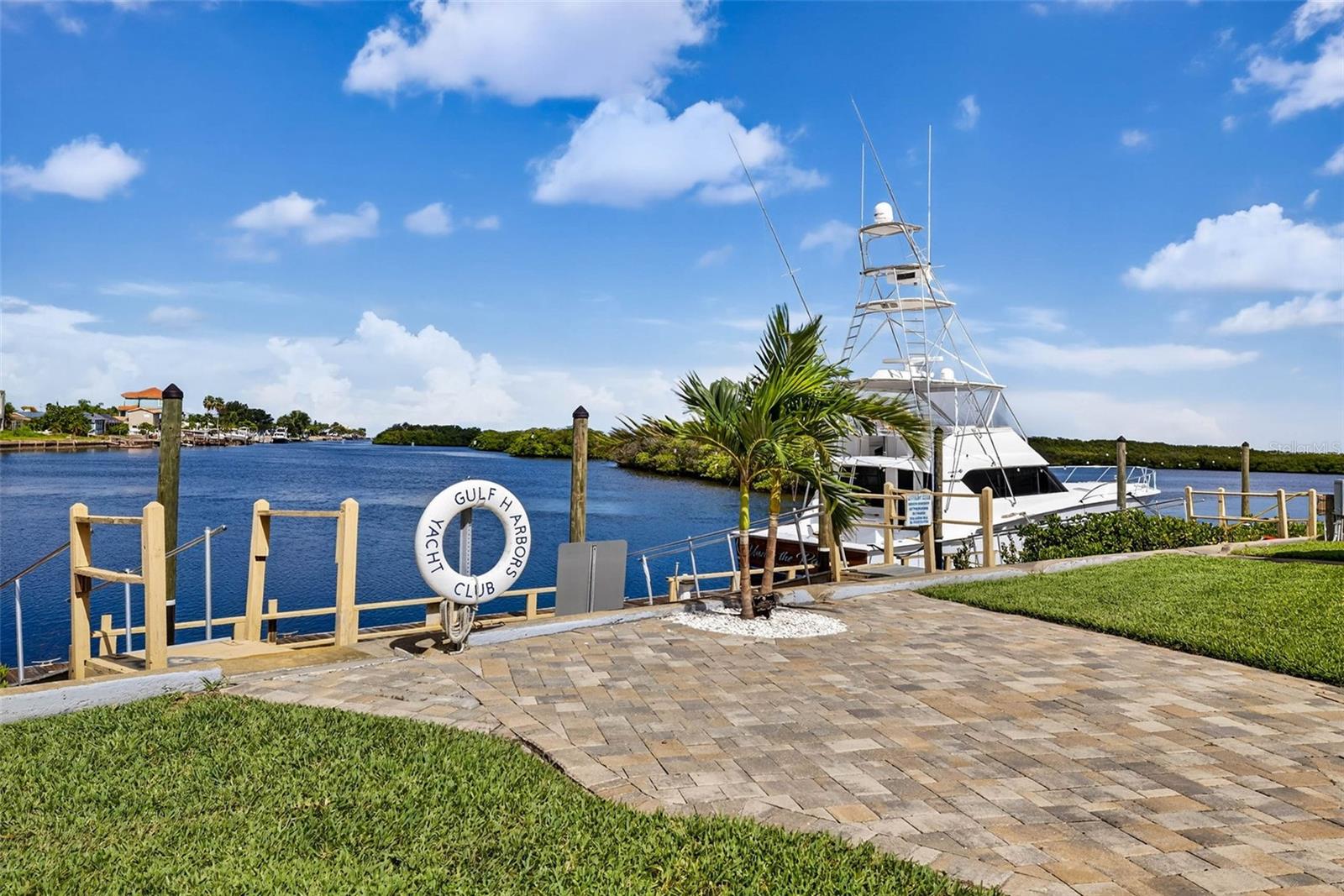 FLOR A MAR - Residential