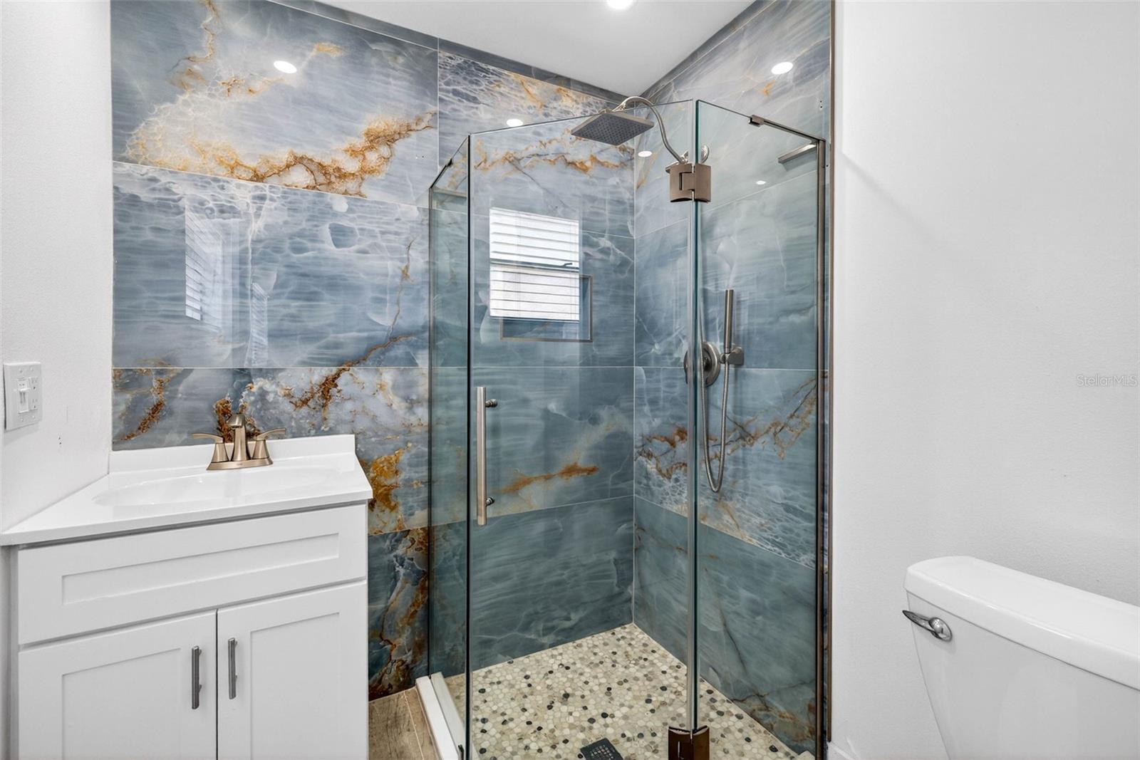 FLOR A MAR - Residential