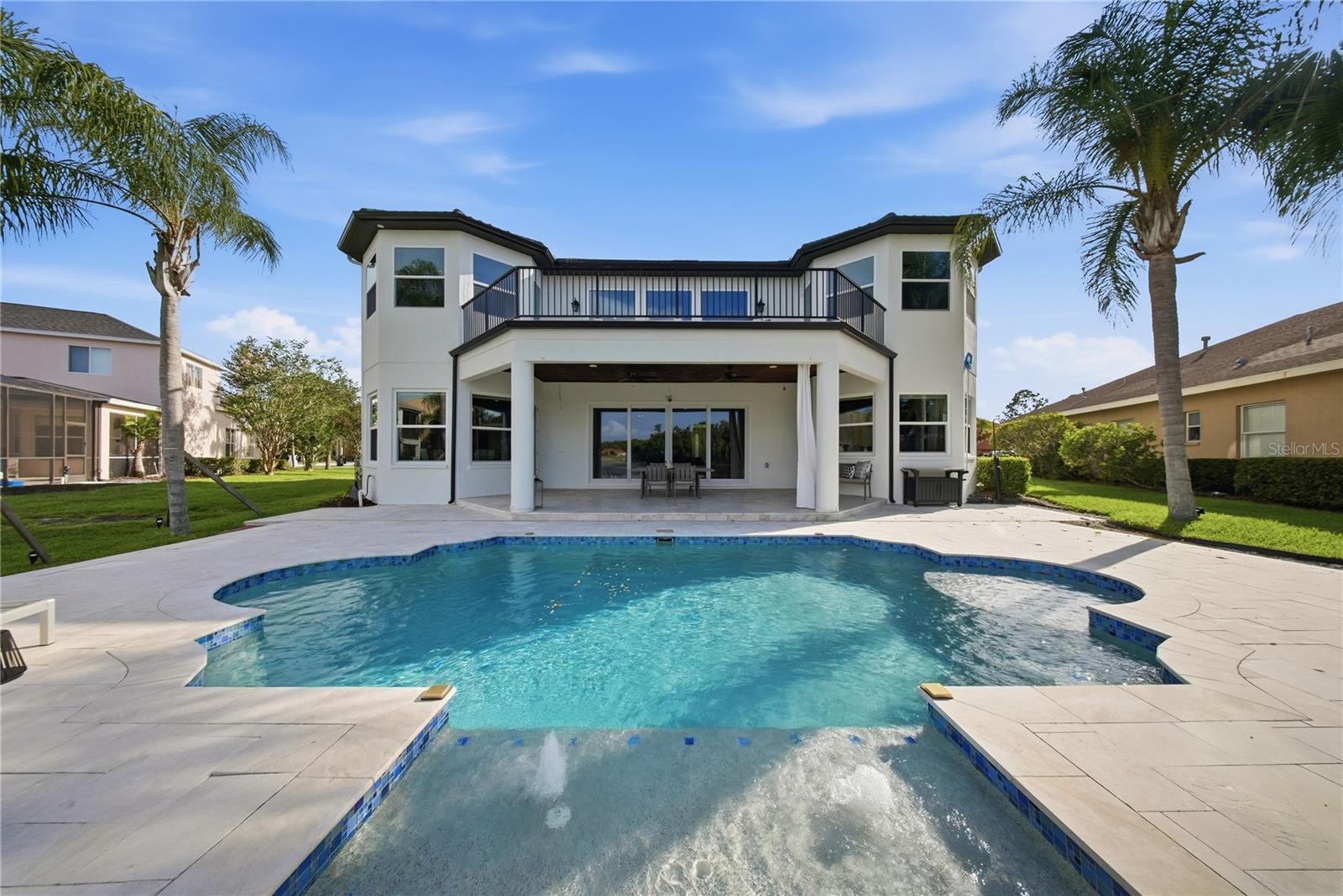 Experience extraordinary lakefront living in one of Tampas most presti – image 49