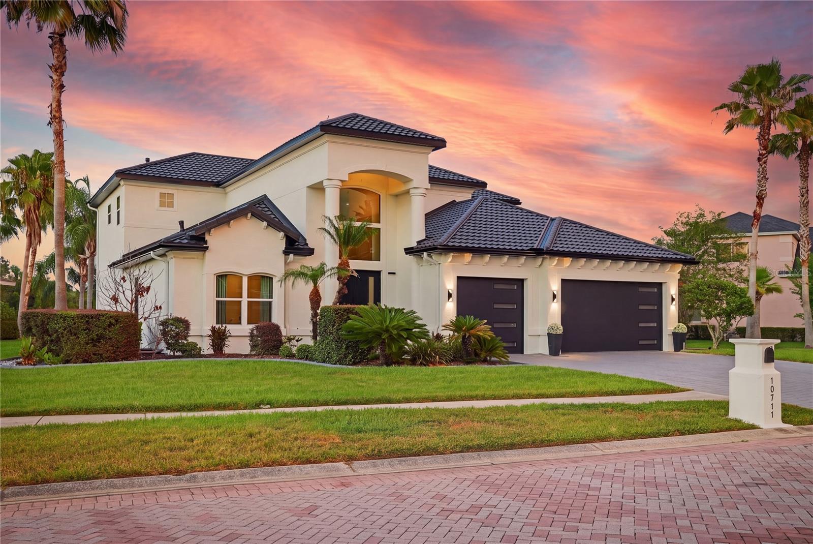 Experience extraordinary lakefront living in one of Tampas most presti – image 61