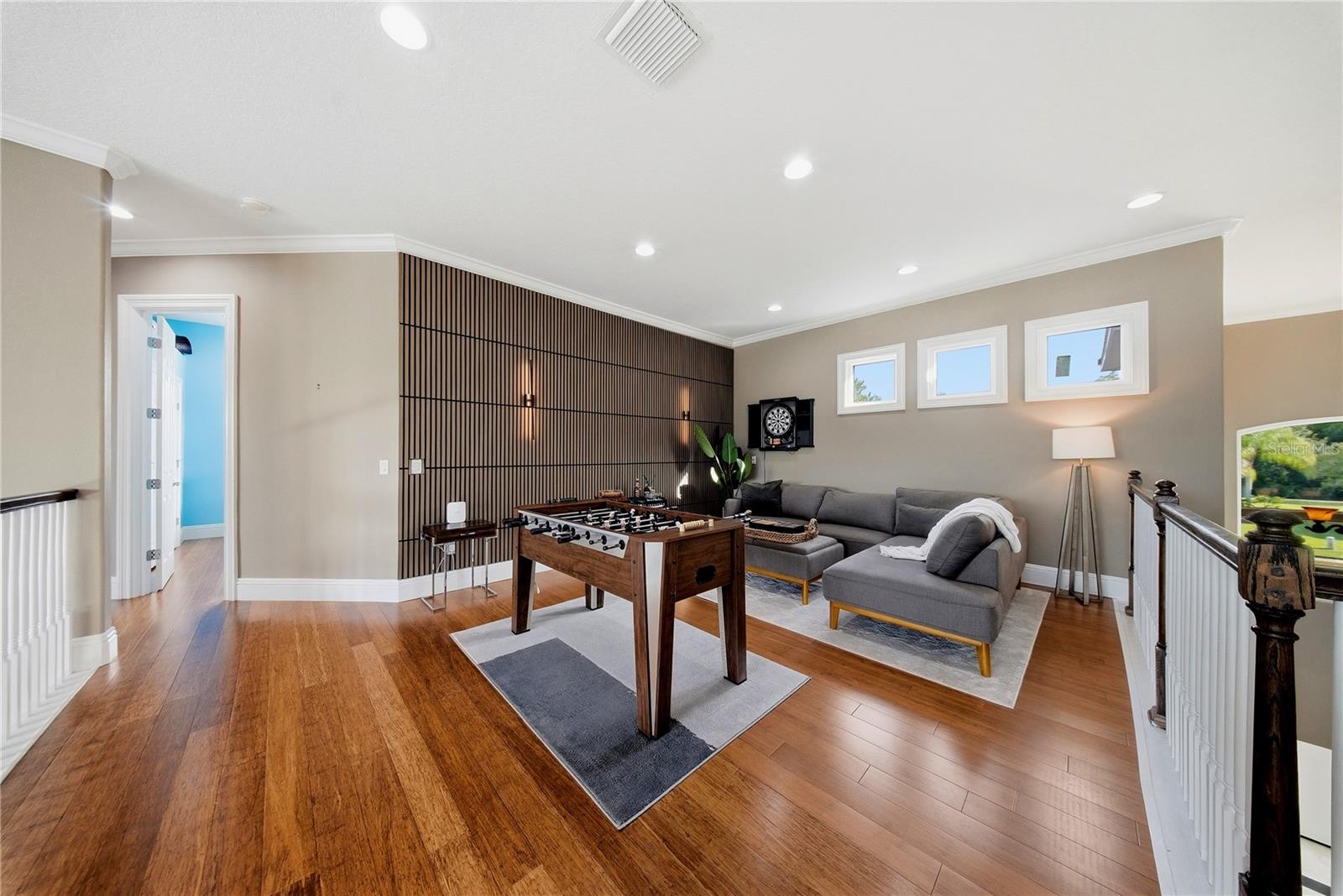 Experience extraordinary lakefront living in one of Tampas most presti – image 37