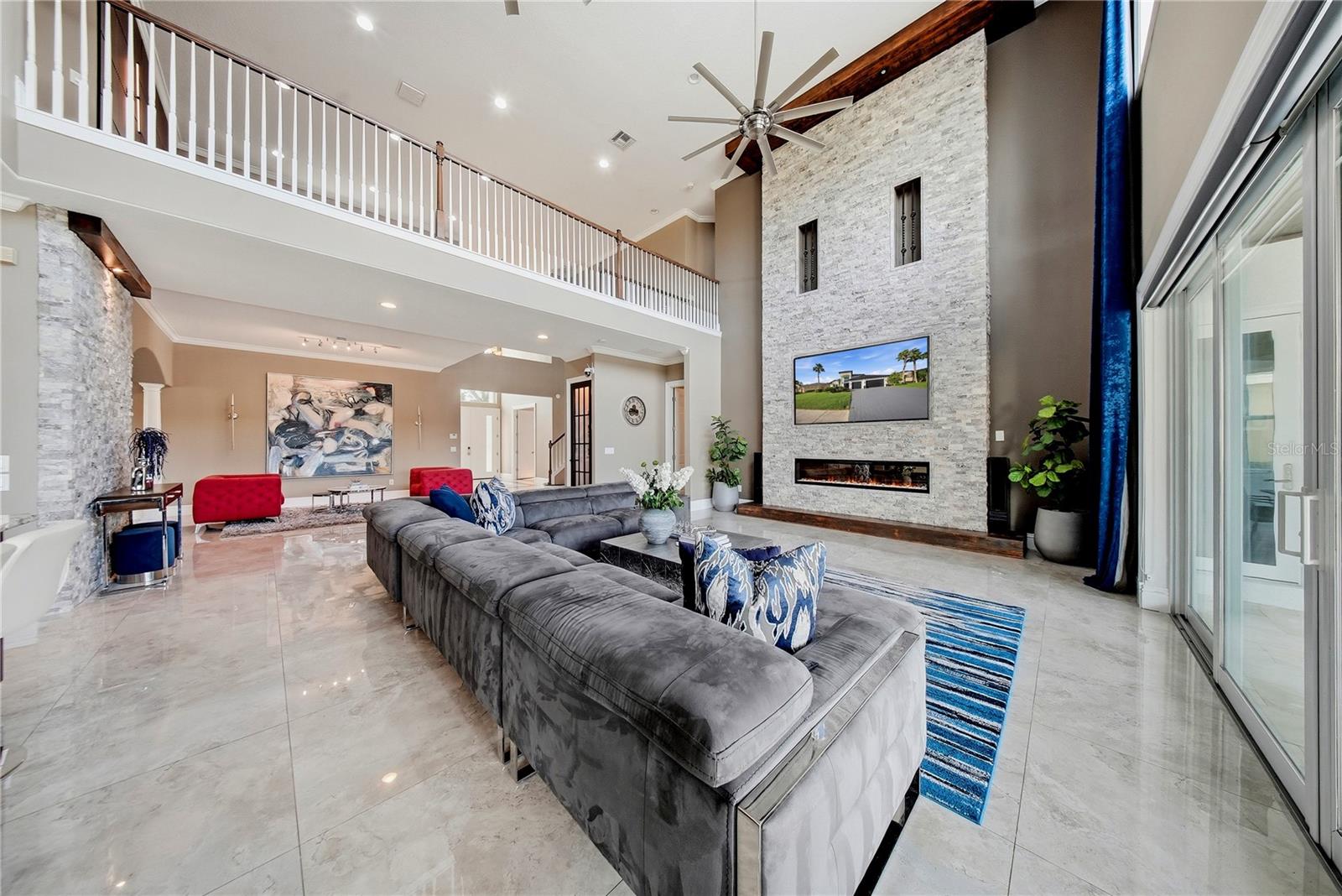 Experience extraordinary lakefront living in one of Tampas most presti – image 18