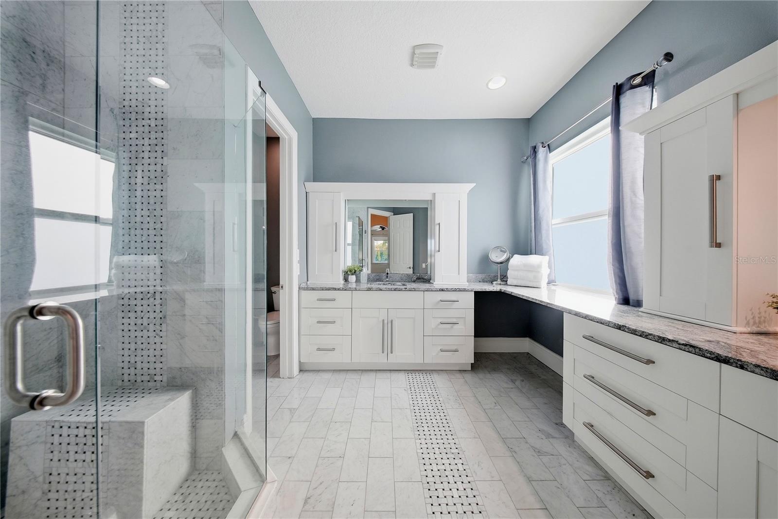 Experience extraordinary lakefront living in one of Tampas most presti – image 26