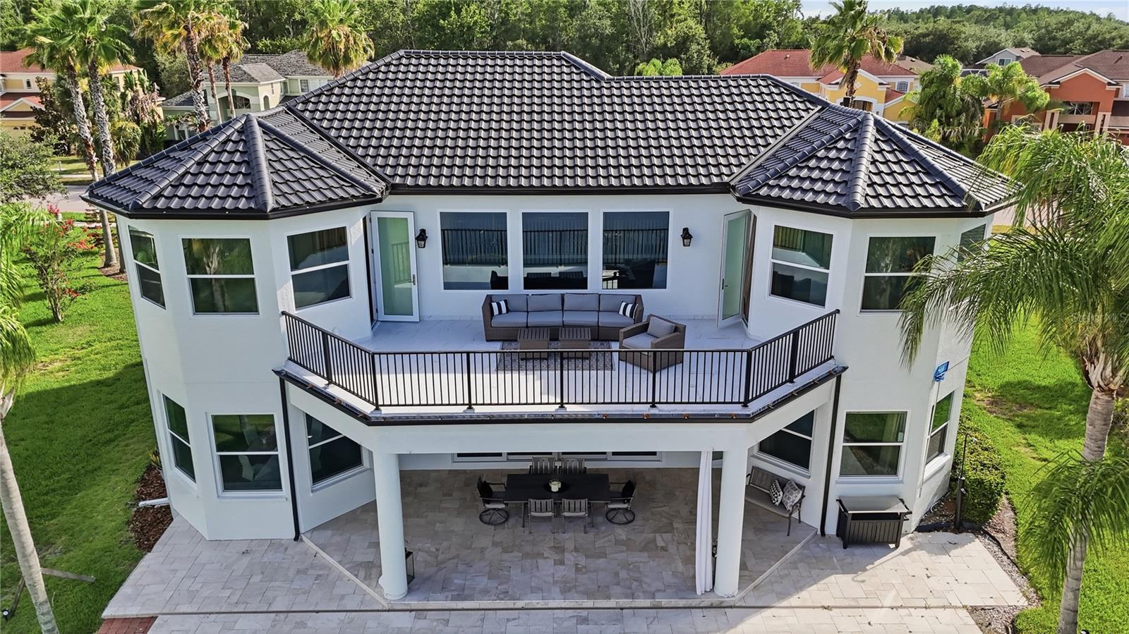 Experience extraordinary lakefront living in one of Tampas most presti – image 51
