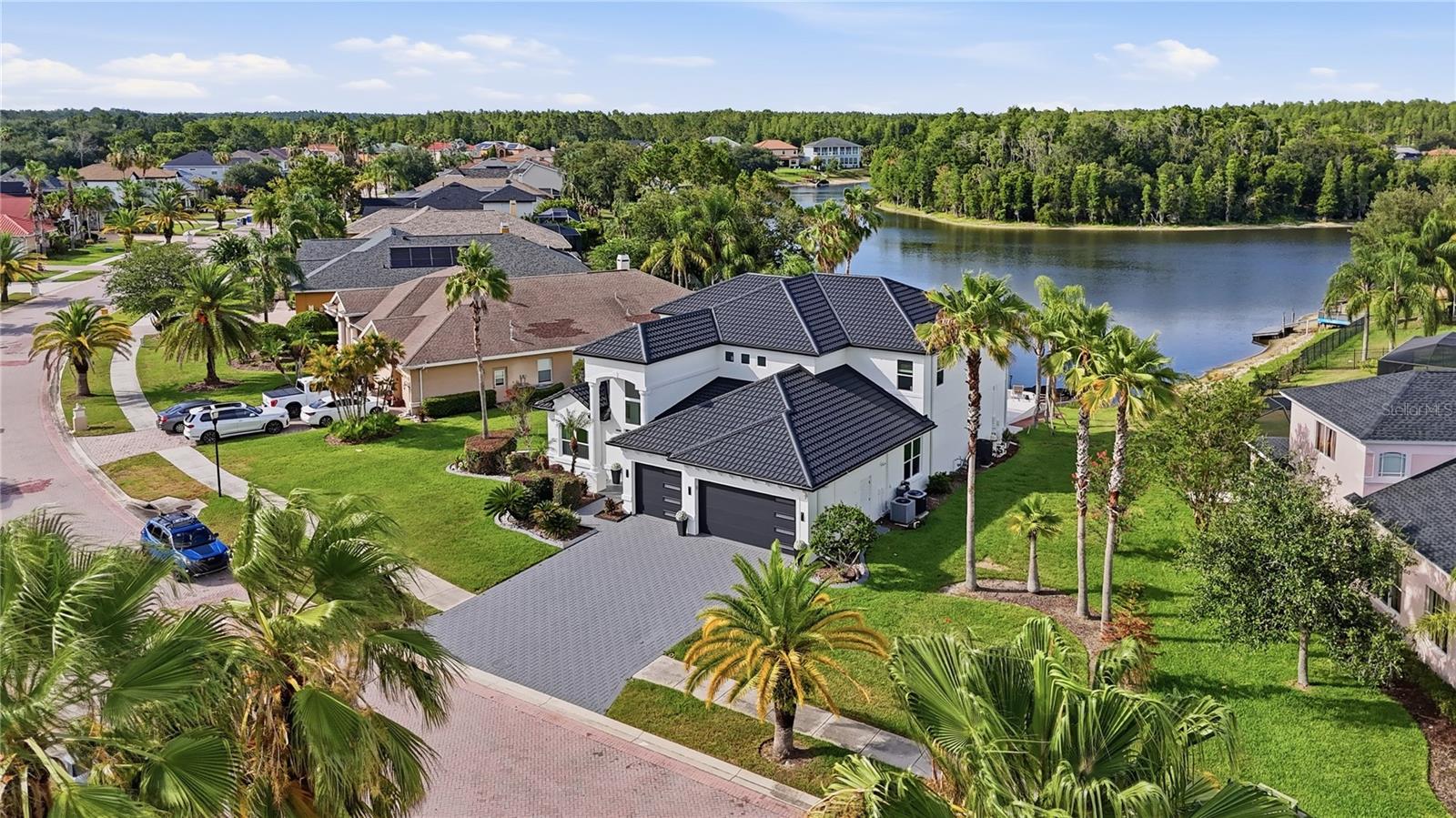 Experience extraordinary lakefront living in one of Tampas most presti – image 53