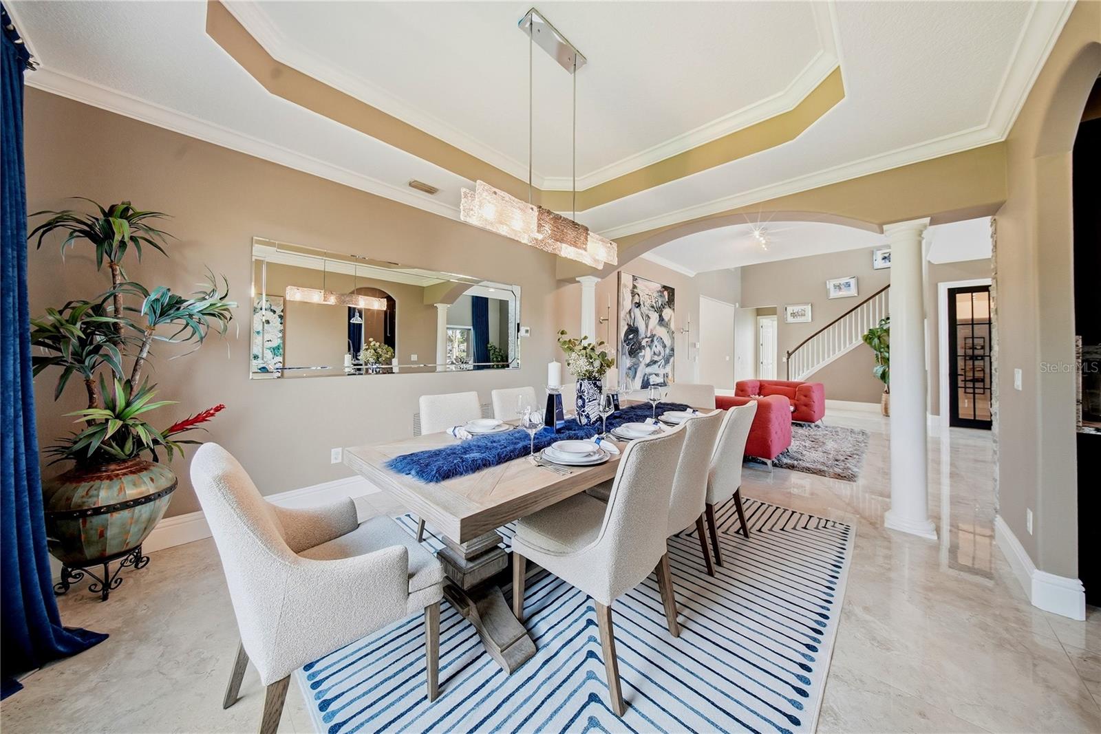 Experience extraordinary lakefront living in one of Tampas most presti – image 7