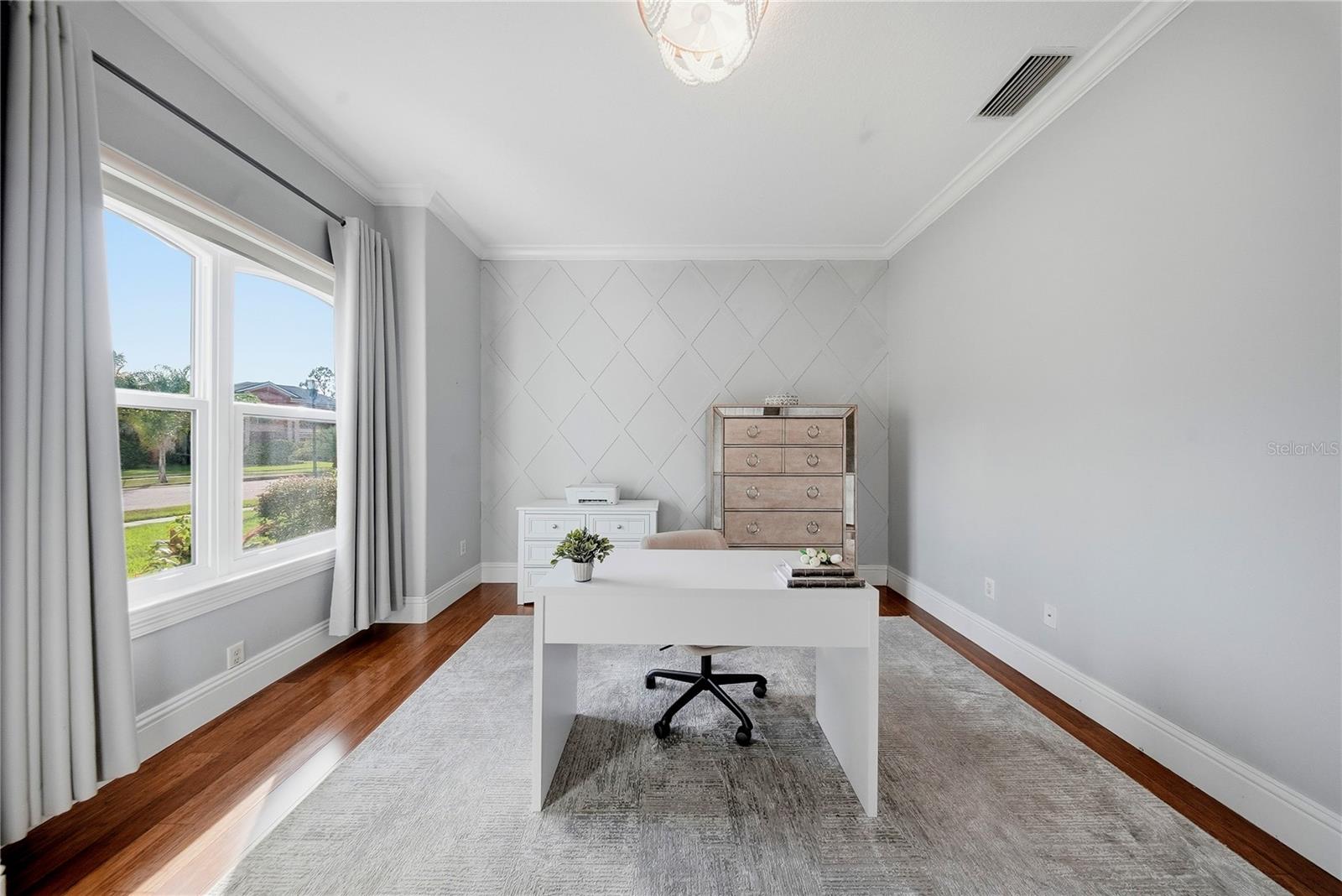 Experience extraordinary lakefront living in one of Tampas most presti – image 30