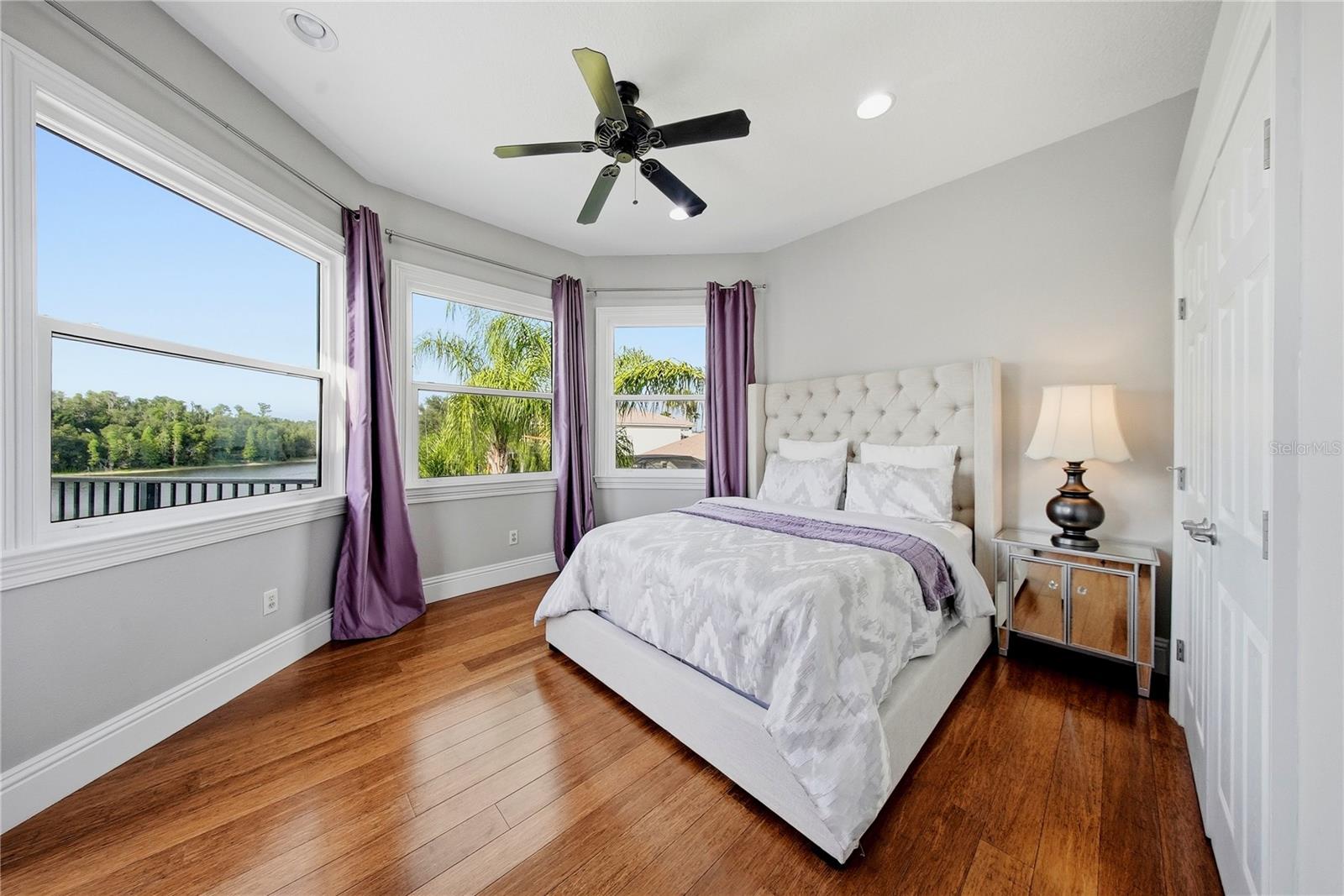 Experience extraordinary lakefront living in one of Tampas most presti – image 39