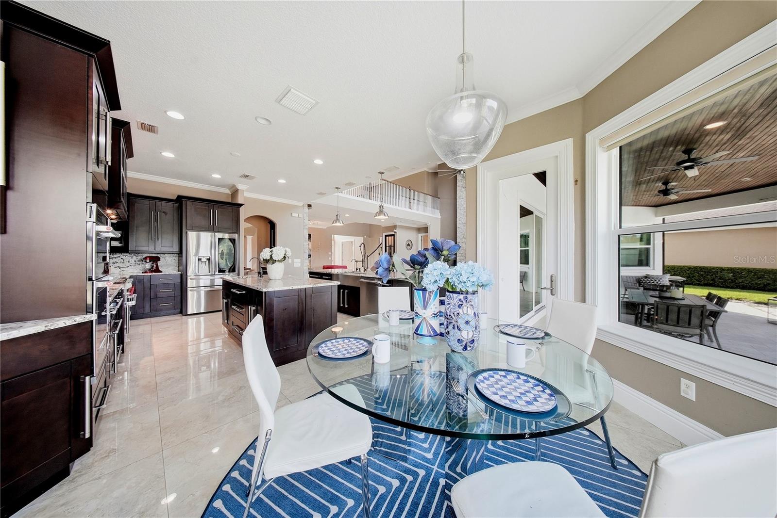 Experience extraordinary lakefront living in one of Tampas most presti – image 9