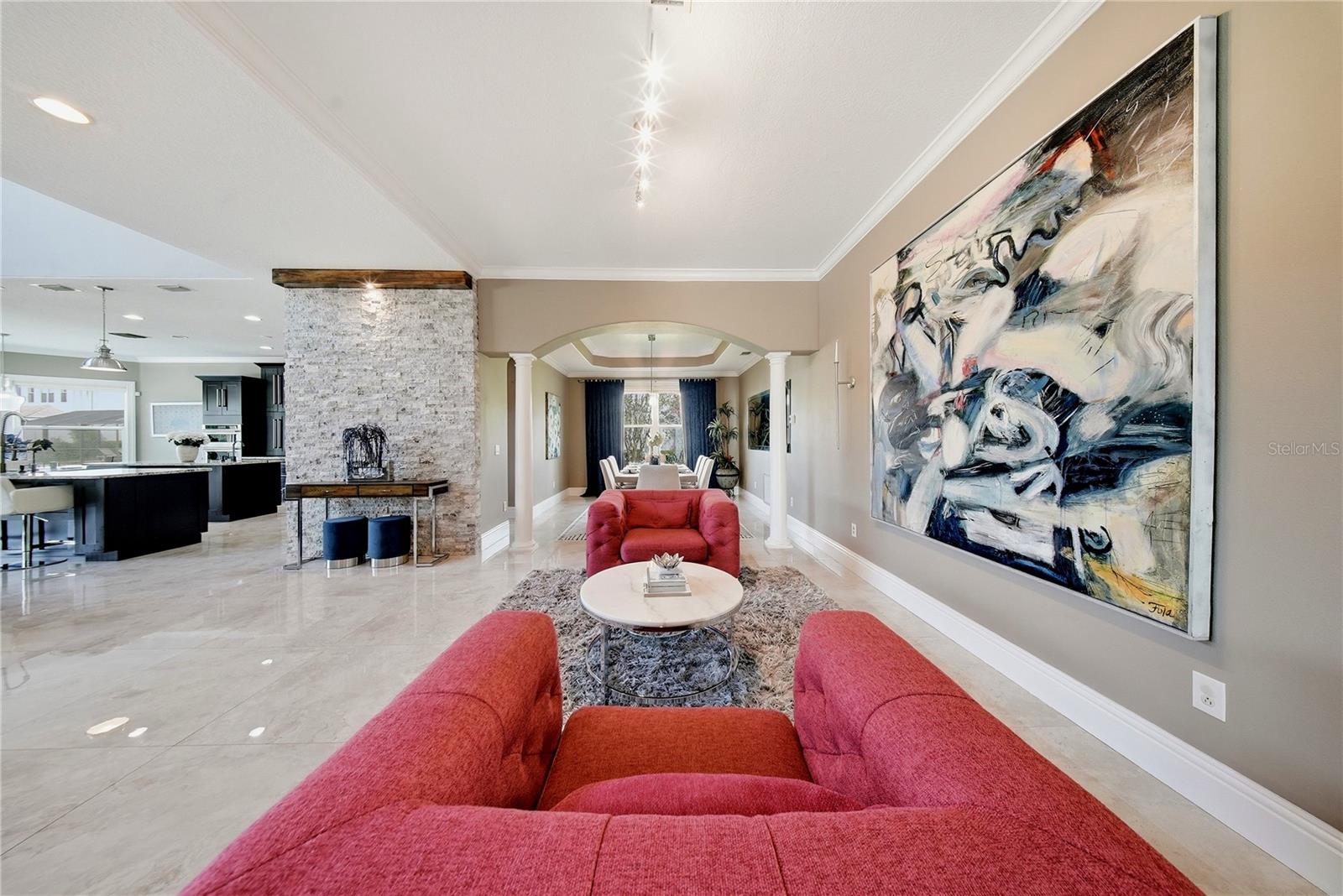 Experience extraordinary lakefront living in one of Tampas most presti – image 22