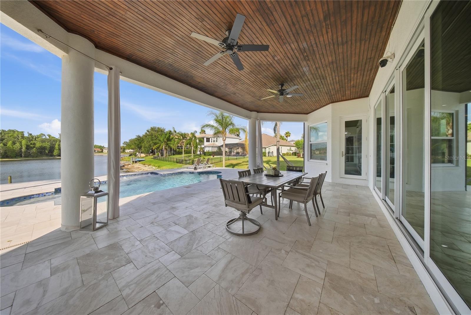 Experience extraordinary lakefront living in one of Tampas most presti – image 47