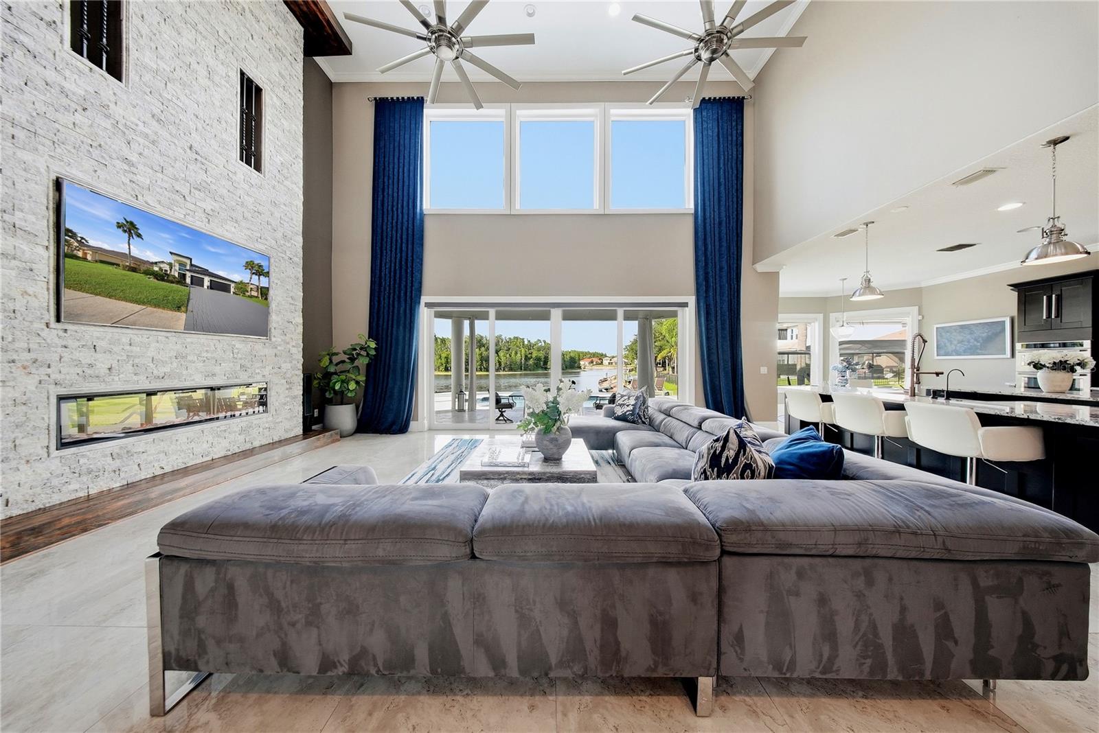 Experience extraordinary lakefront living in one of Tampas most presti – image 17