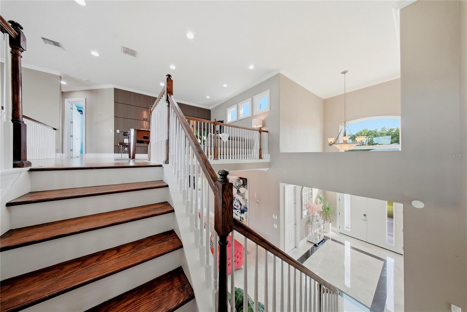 Experience extraordinary lakefront living in one of Tampas most presti – image 38