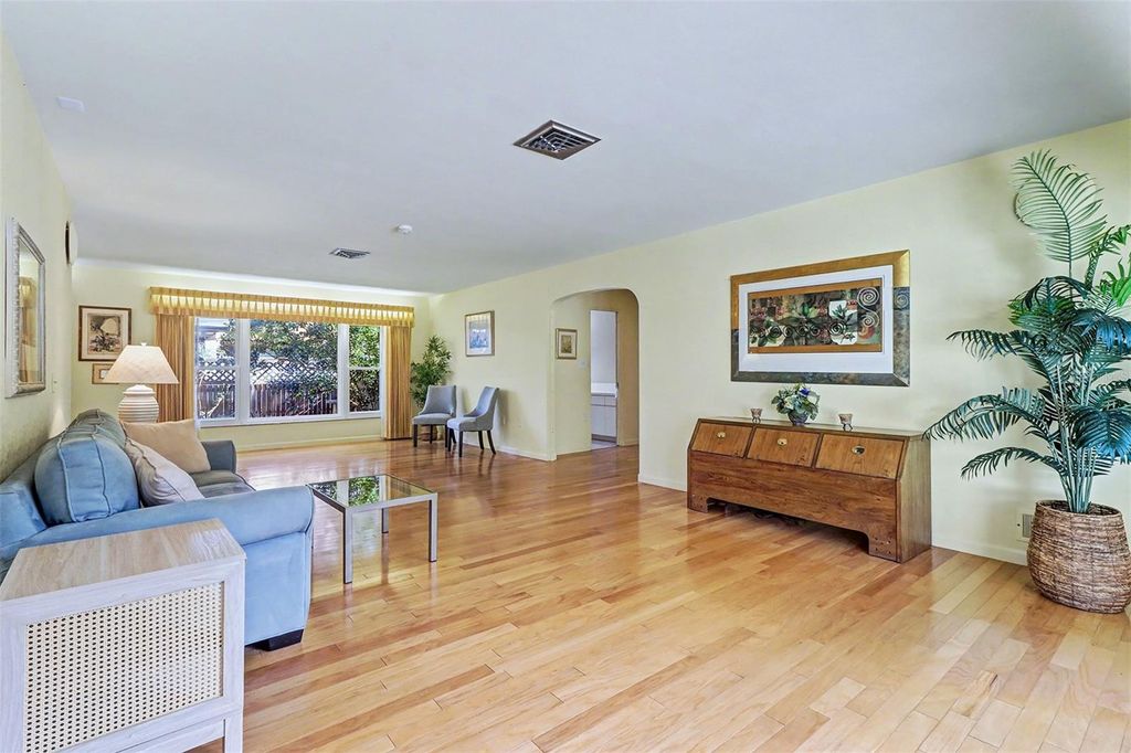 Photo of 1515 Serpentine Drive S, St Petersburg, FL 33705 (MLS # L4958254)