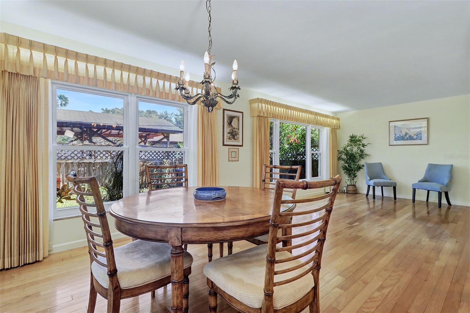 1515 SERPENTINE DRIVE S