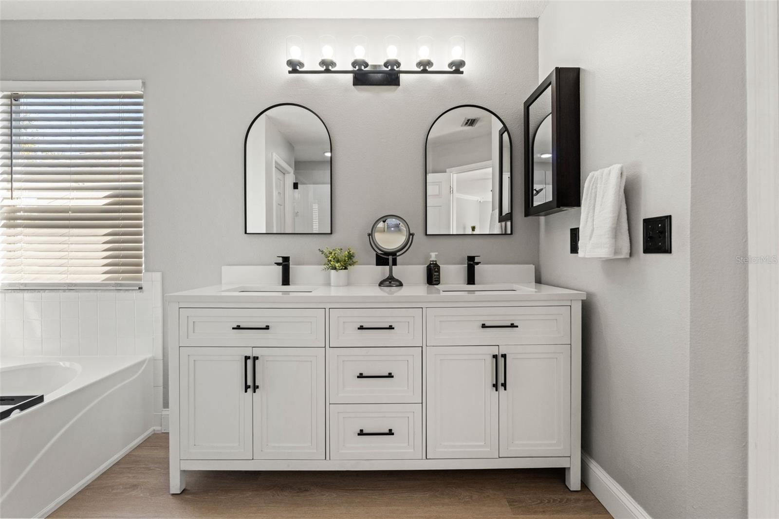 EASTLAKE OAKS PH 3 - Residential