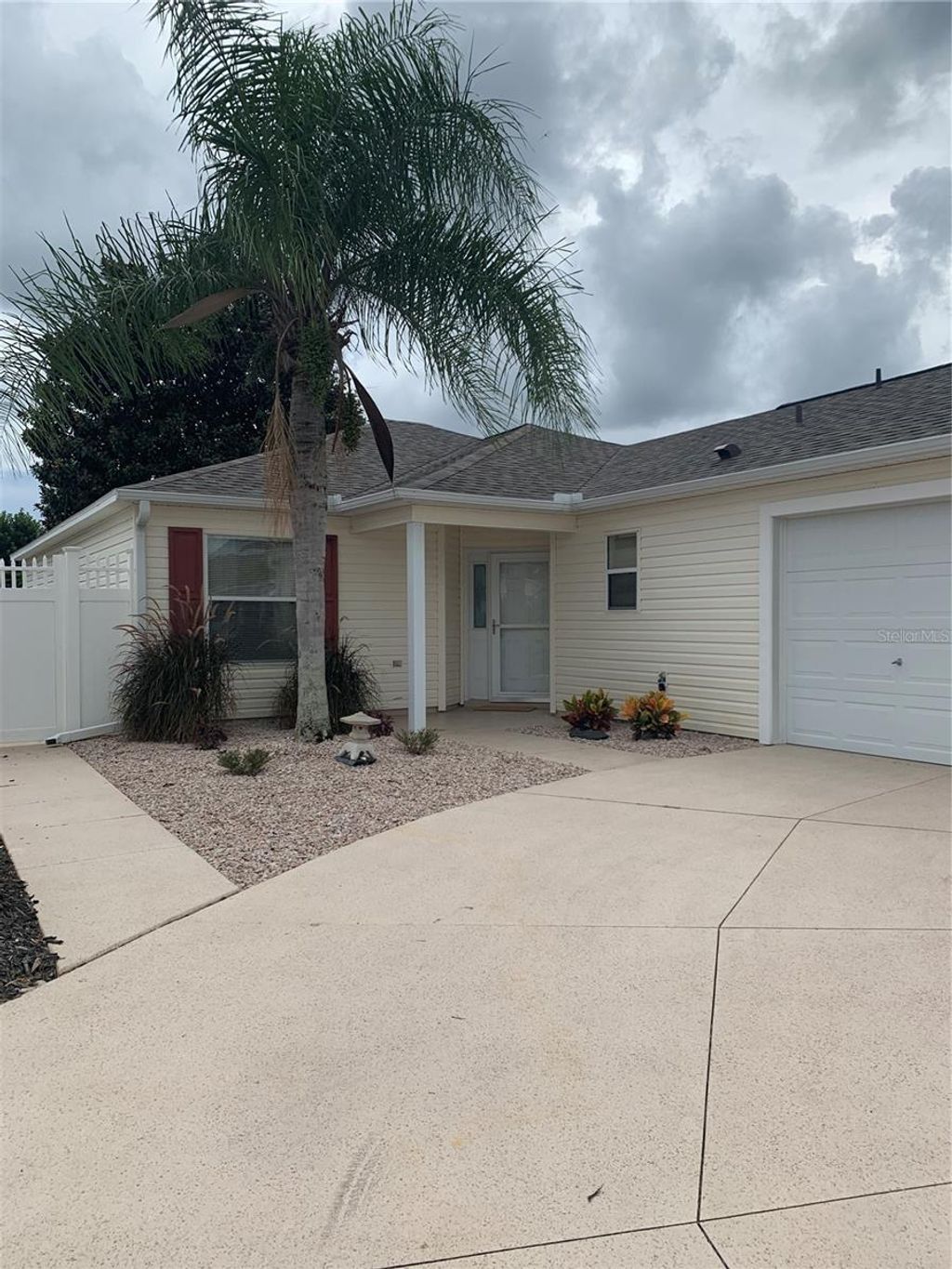 Photo of 1784 Hinckley Lane, The Villages, FL 32162 (MLS # OM705637)