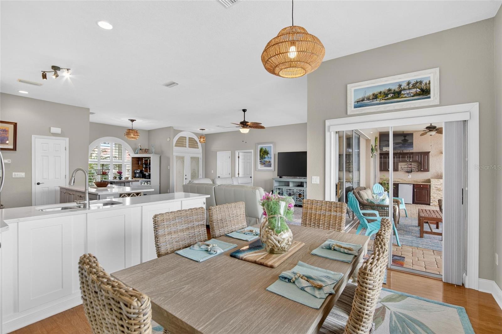 APOLLO BEACH UNIT 06 - Residential