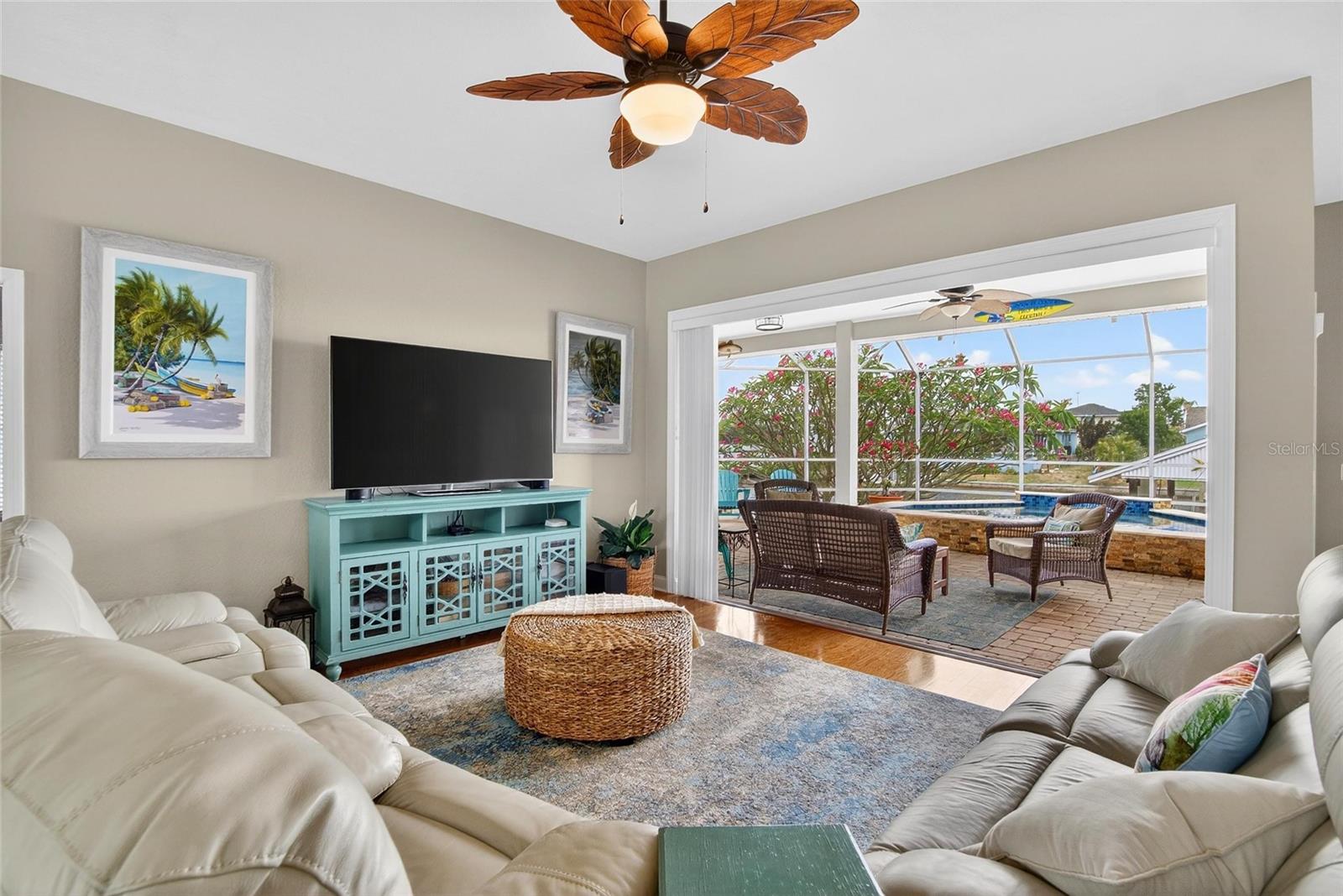 APOLLO BEACH UNIT 06 - Residential