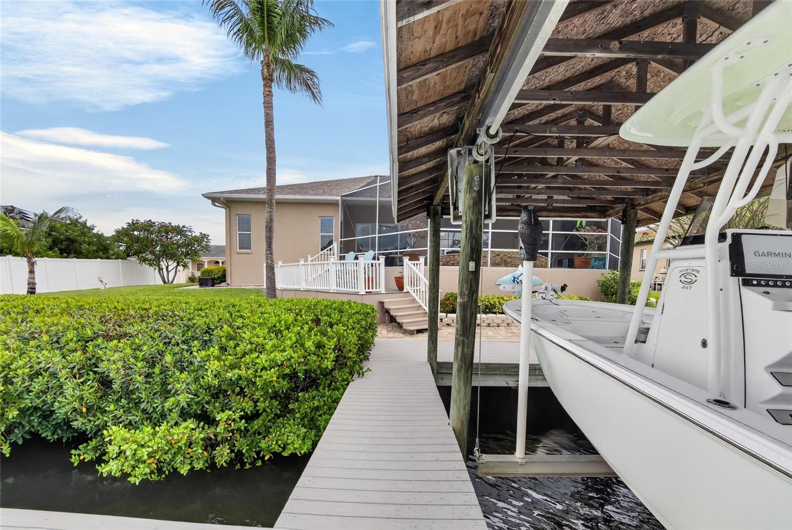 APOLLO BEACH UNIT 06 - Residential